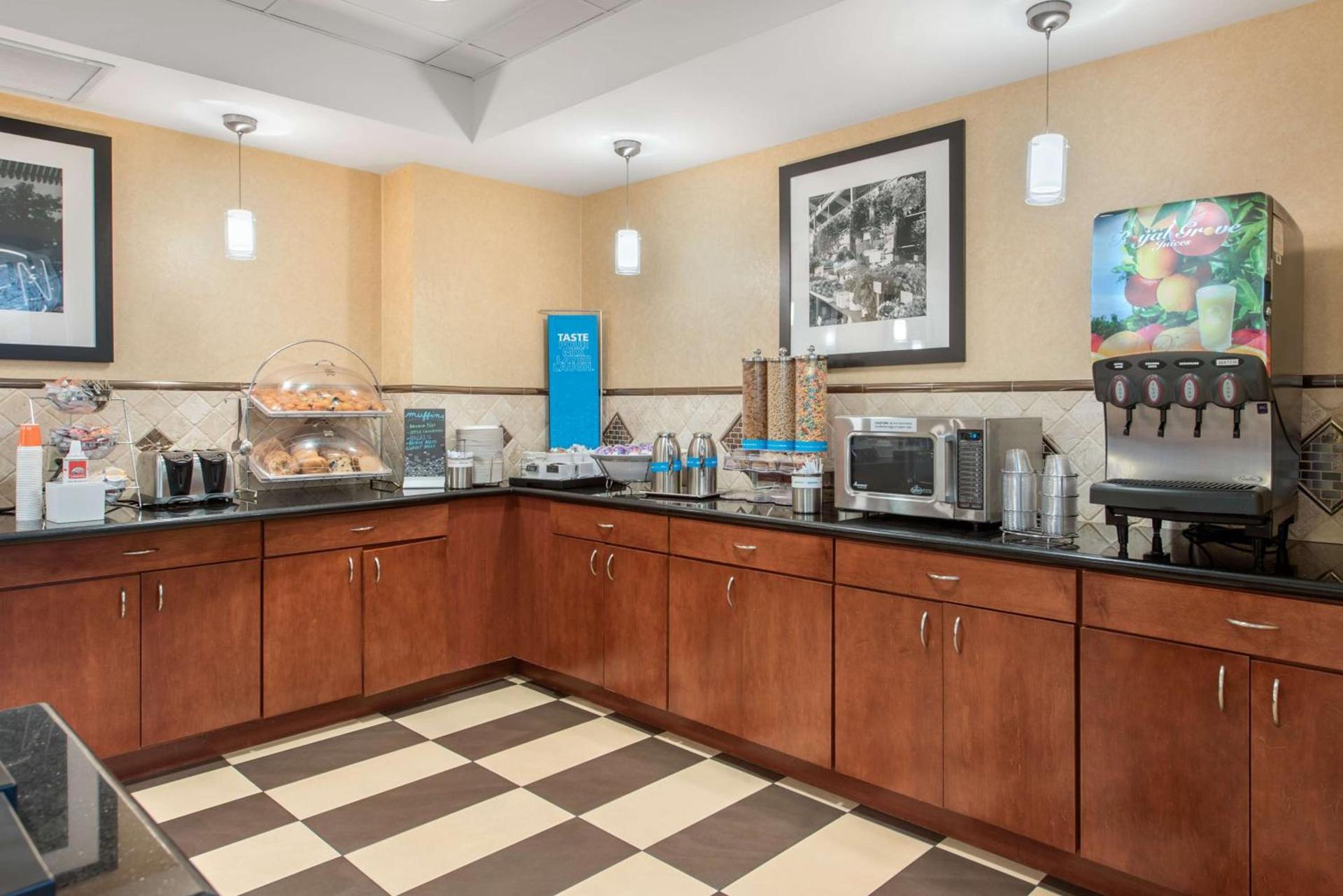 Hampton Inn & Suites Arcata photo 10