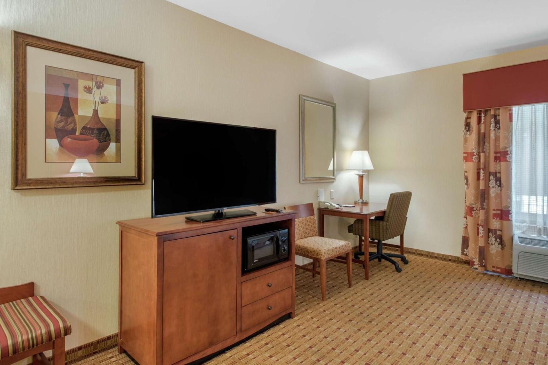 Hampton Inn & Suites Arcata photo 14