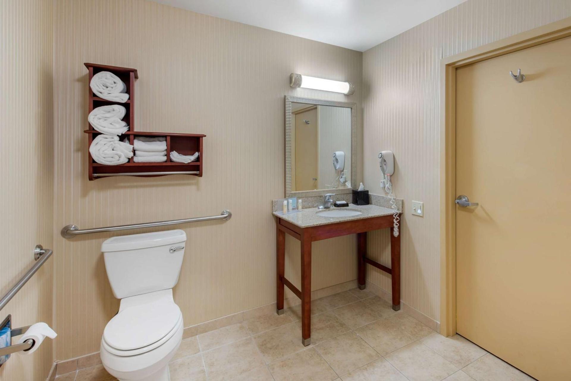 Hampton Inn & Suites Arcata photo 26