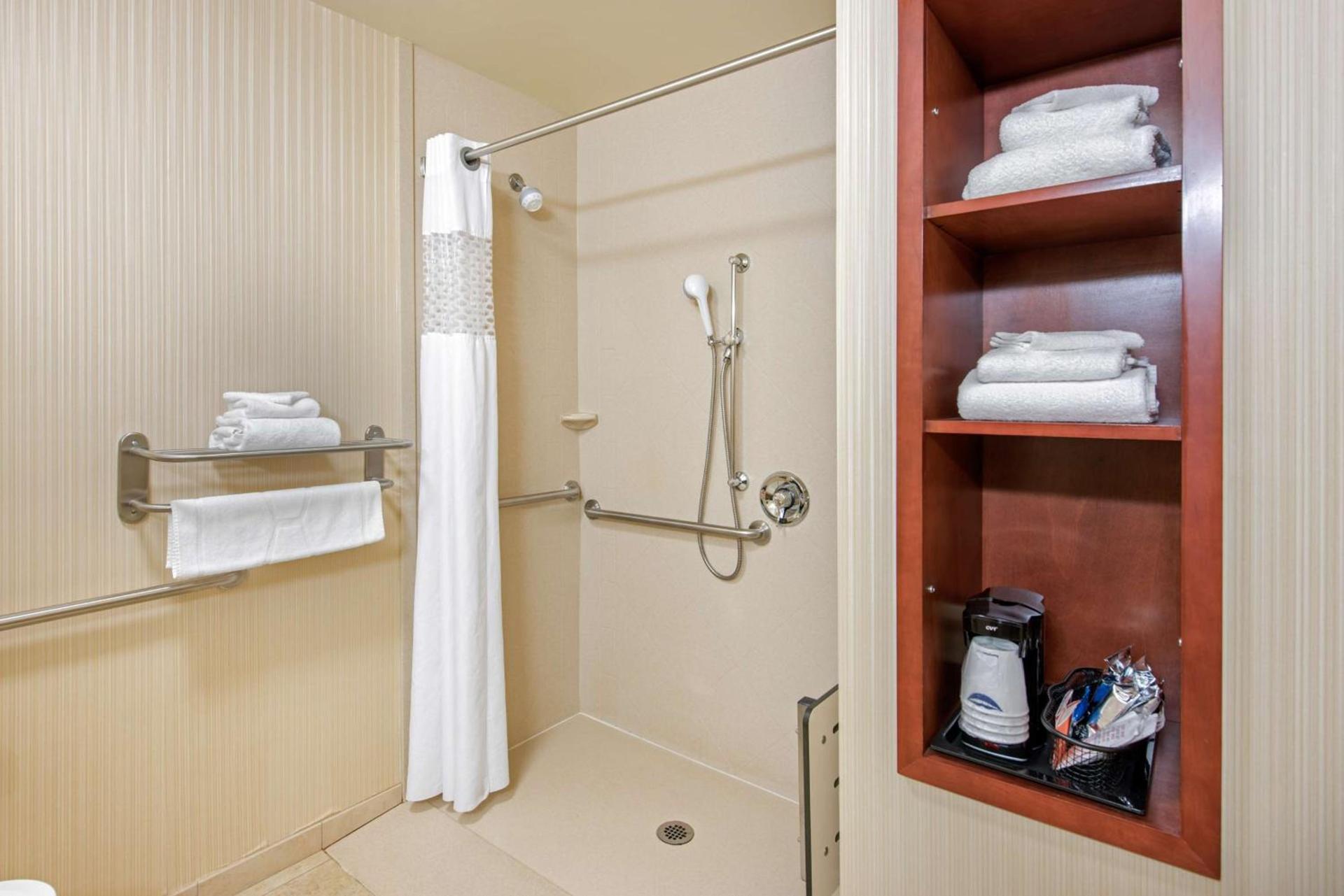 Hampton Inn & Suites Arcata photo 28
