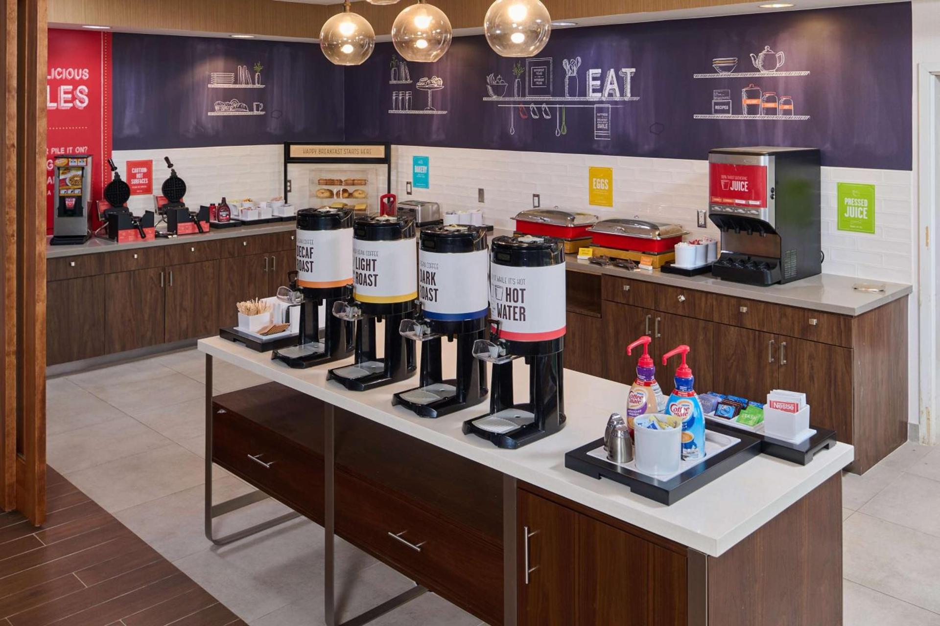 Hampton Inn Anchorage photo 10