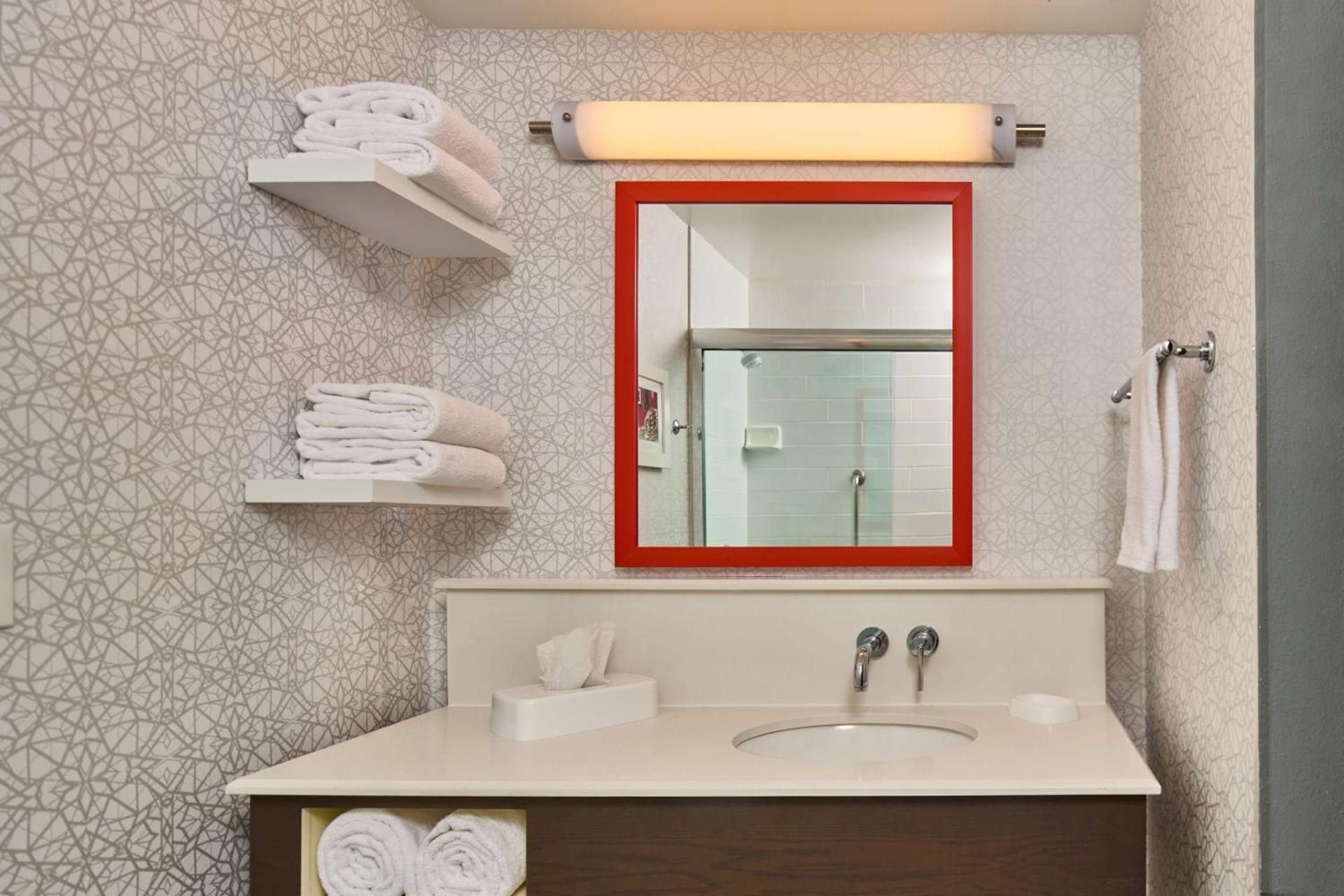Hampton Inn Anchorage photo 14