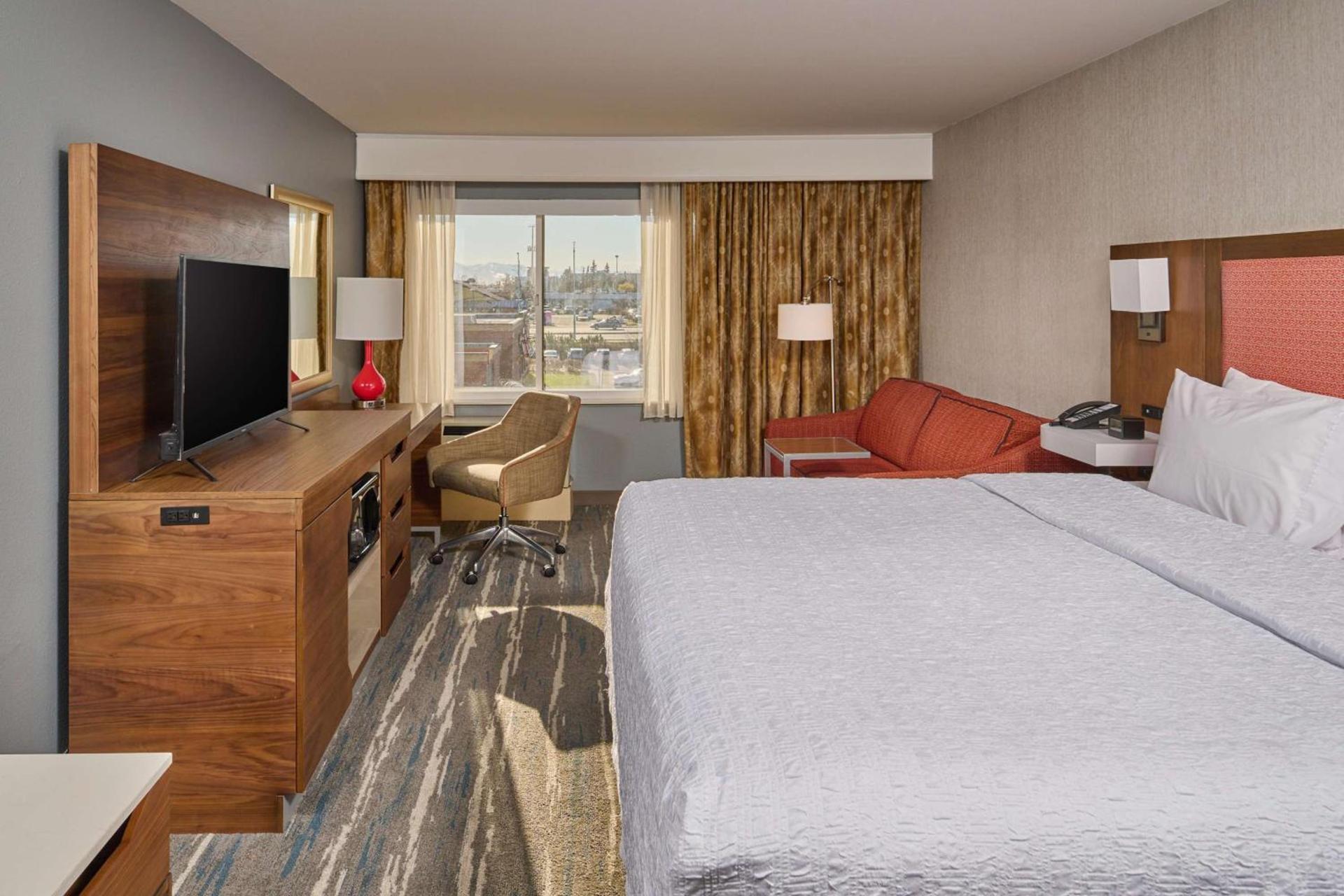 Hampton Inn Anchorage photo 16