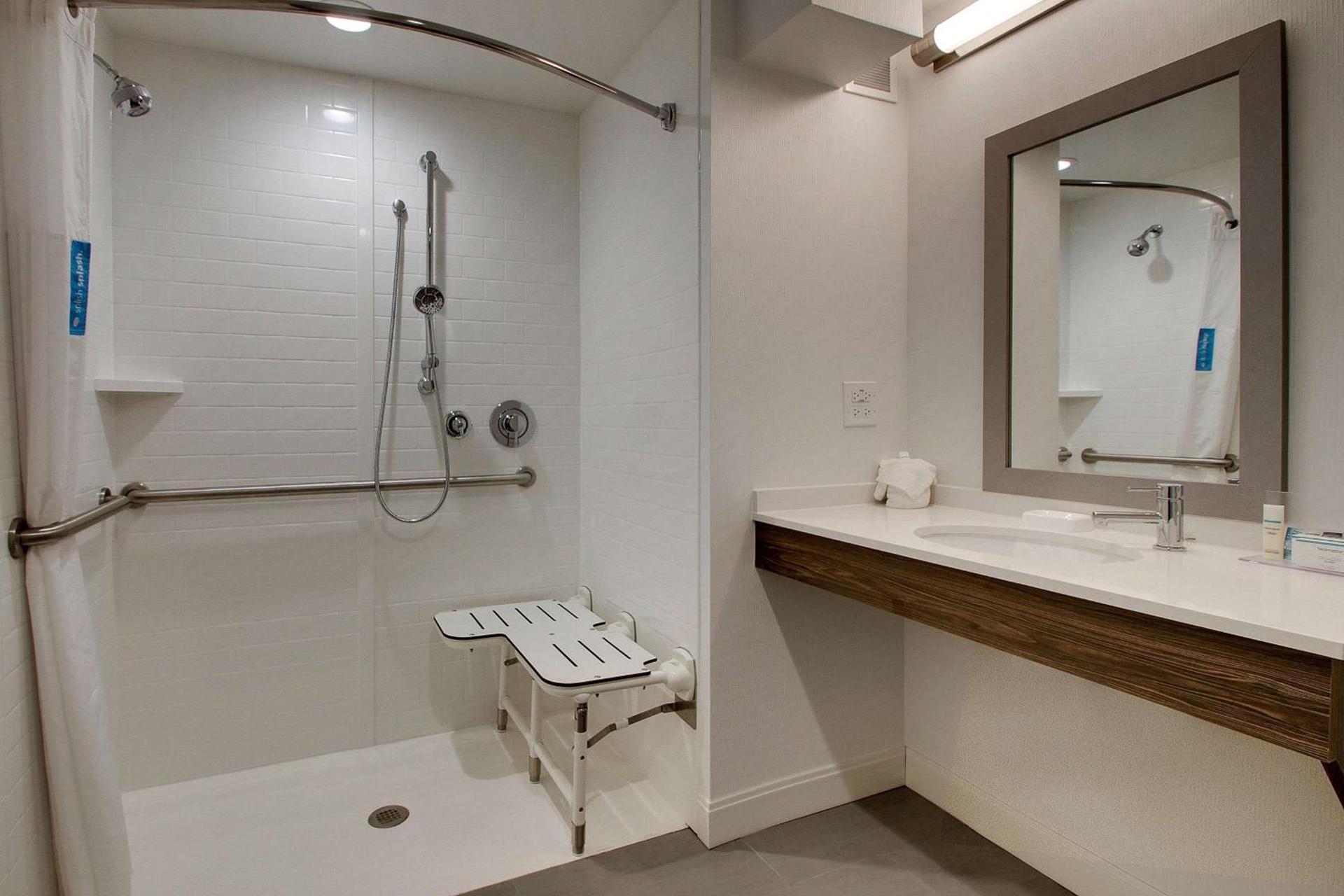 Hampton Inn & Suites Chicago/Aurora photo 21