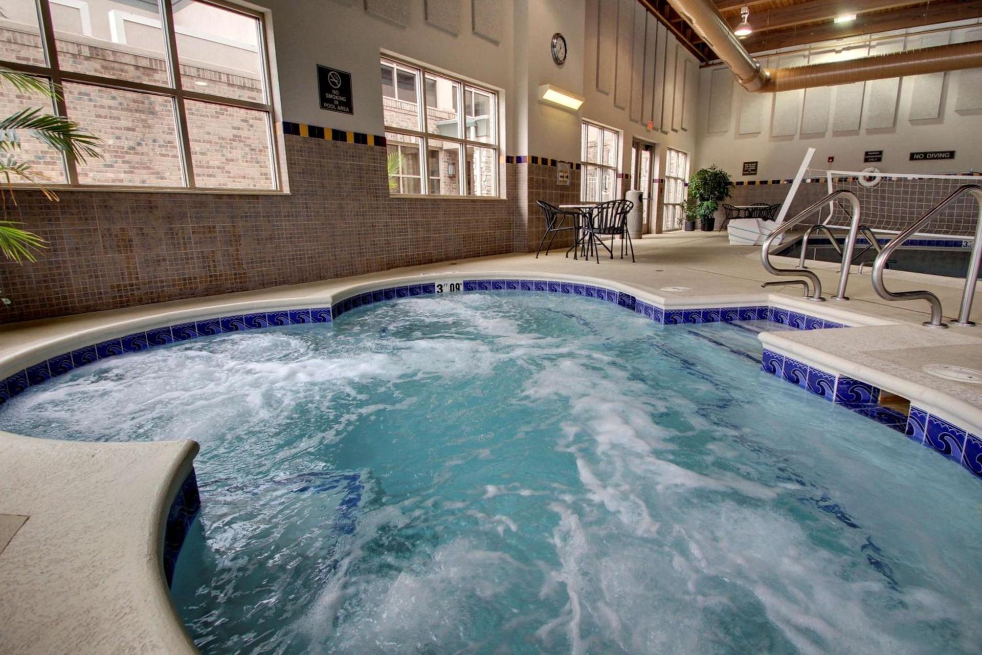Hampton Inn & Suites Chicago/Aurora photo 41