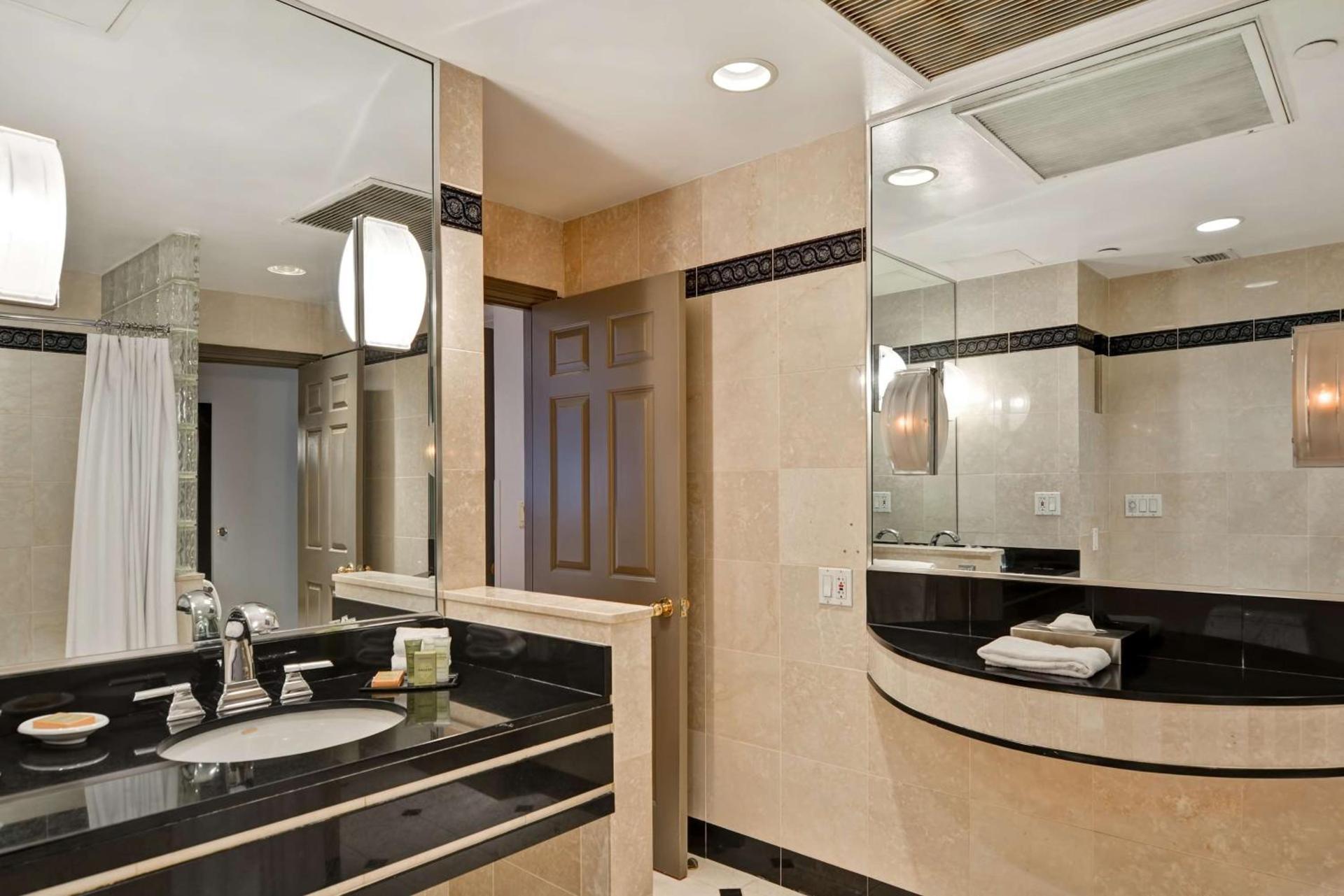 The Cincinnatian Curio Collection by Hilton photo 17