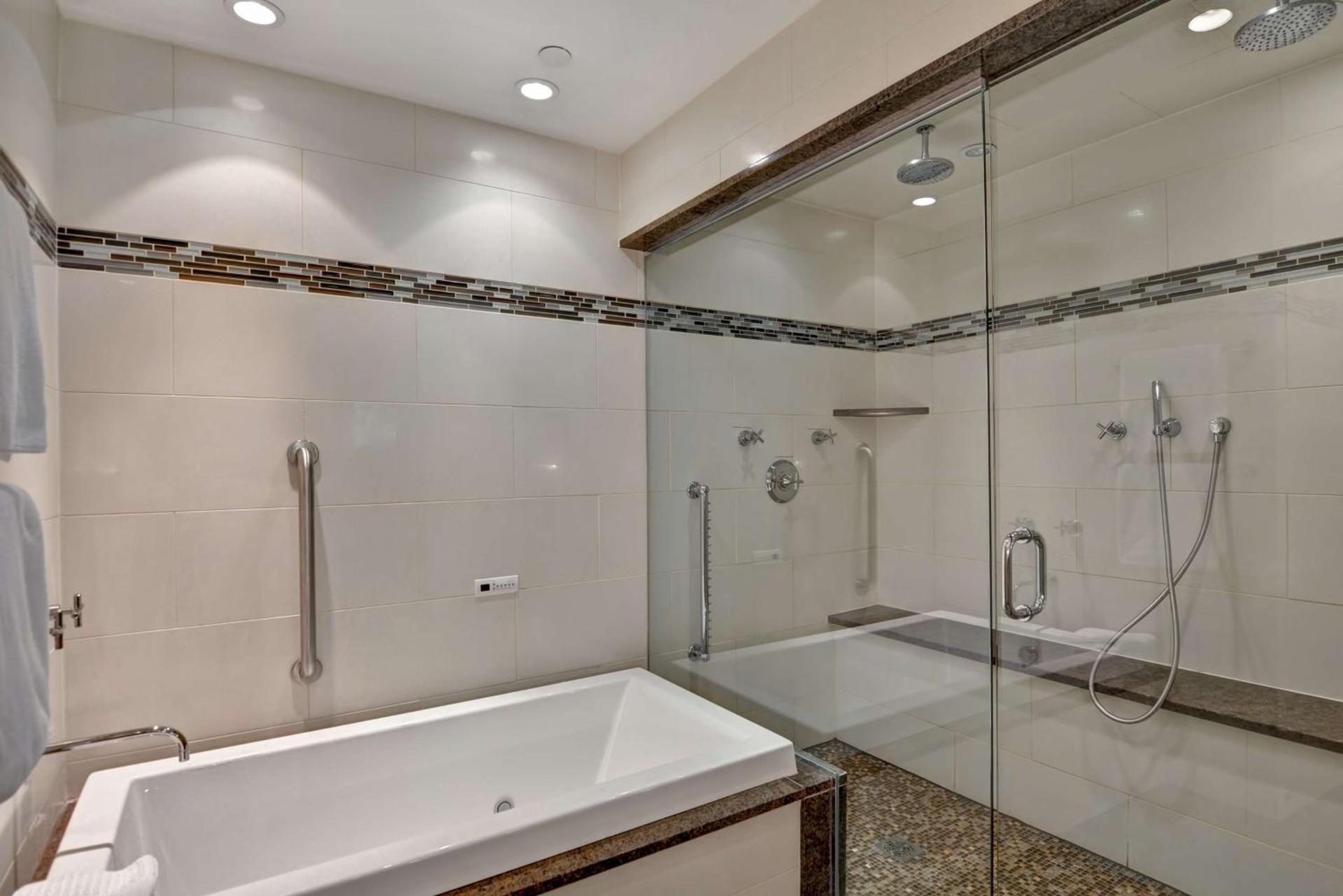 The Cincinnatian Curio Collection by Hilton photo 20