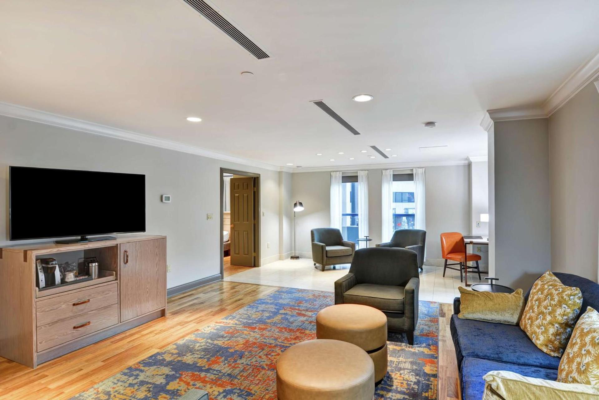 The Cincinnatian Curio Collection by Hilton photo 39
