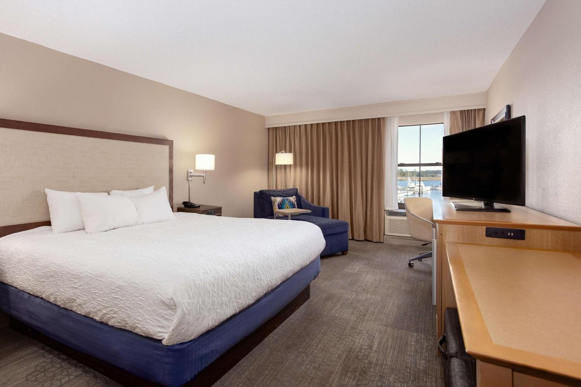 Hampton Inn Georgetown-Marina photo 9