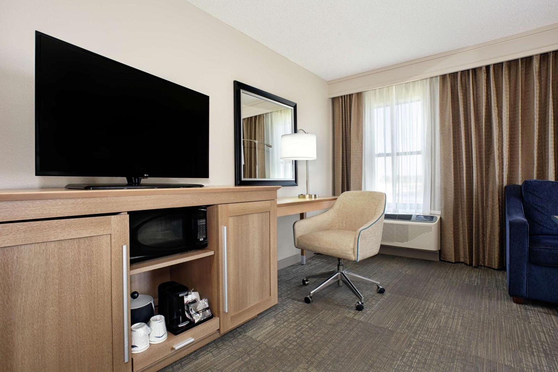 Hampton Inn Georgetown-Marina photo 11