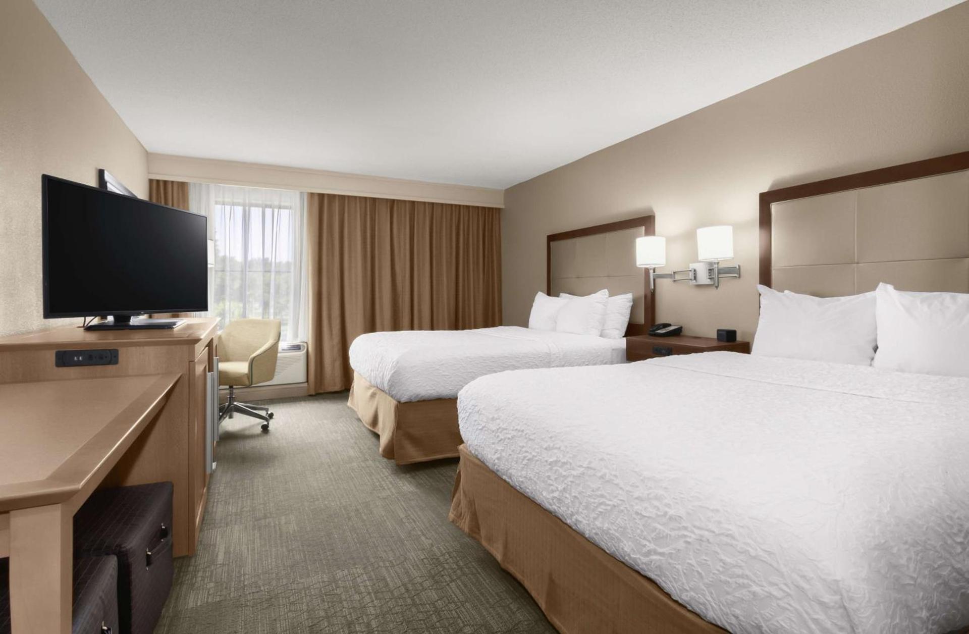Hampton Inn Georgetown-Marina photo 17