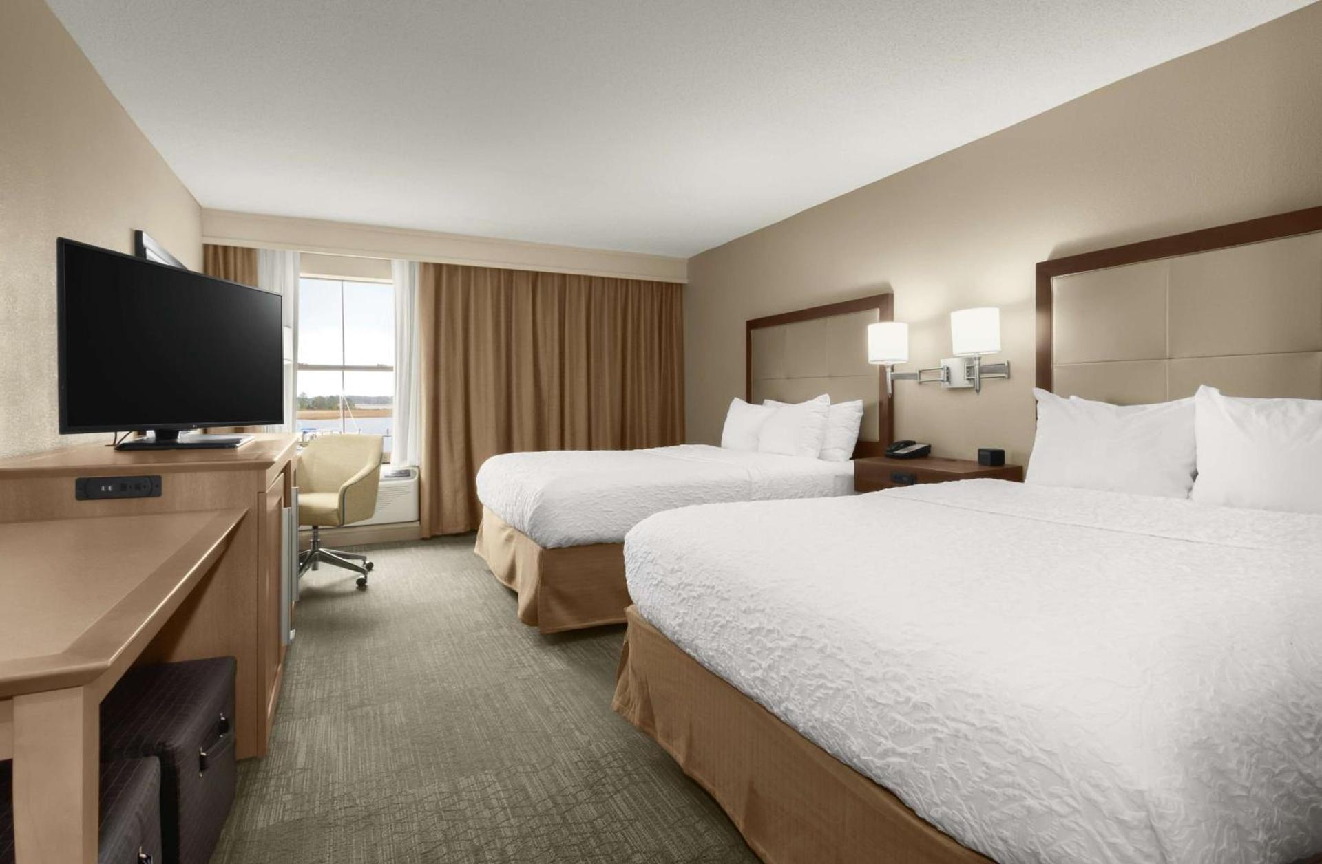 Hampton Inn Georgetown-Marina photo 22