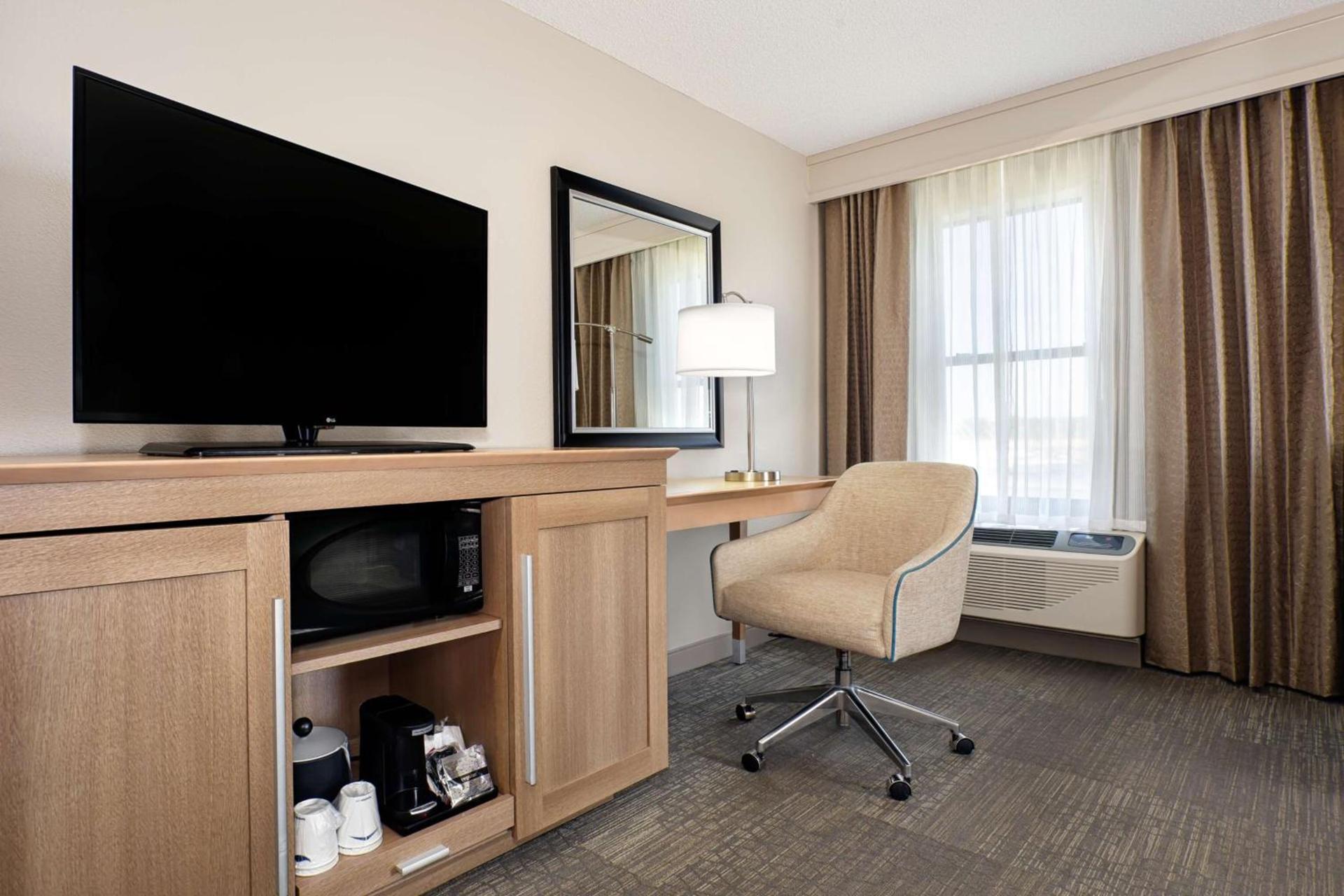 Hampton Inn Georgetown-Marina photo 29