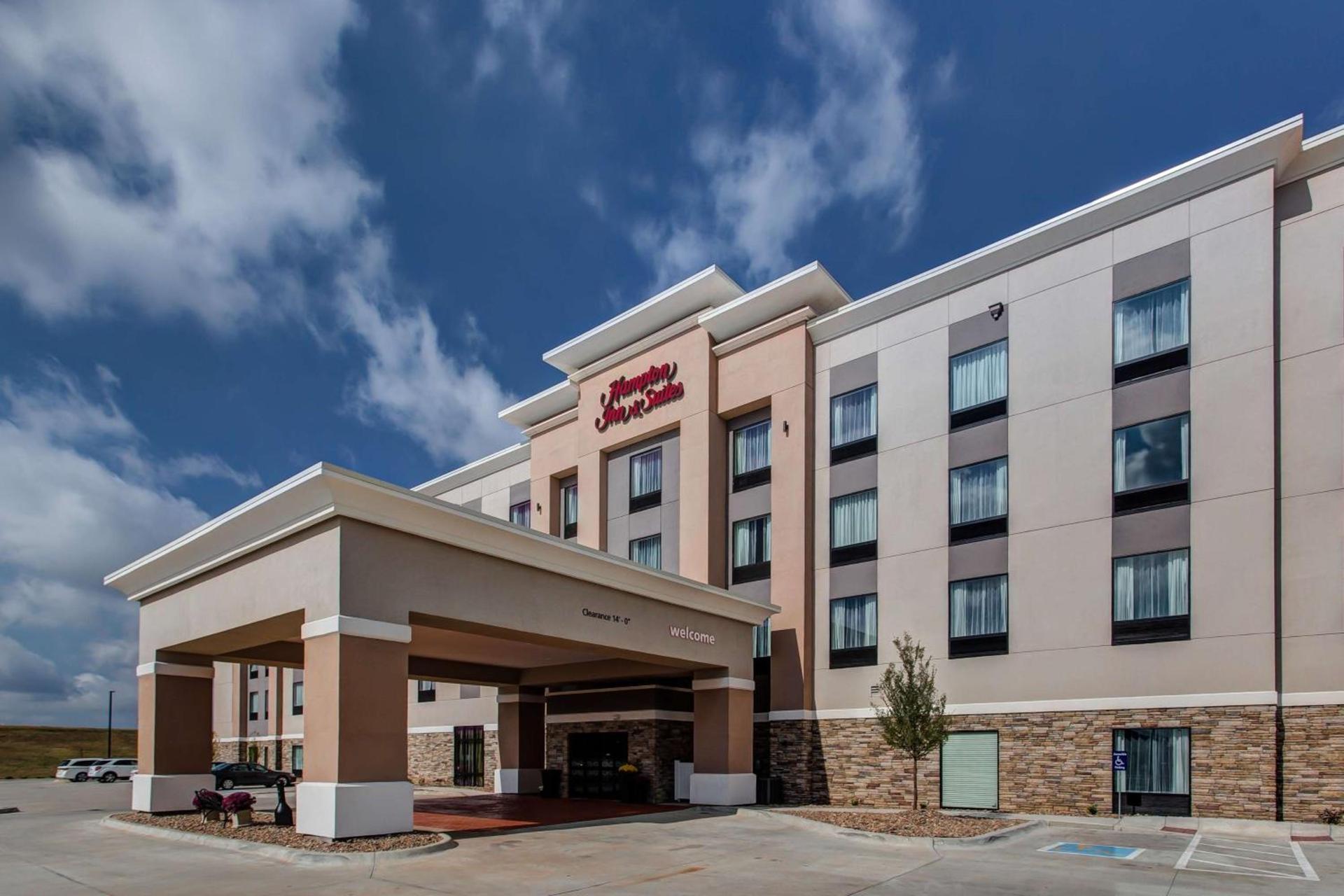 Hampton Inn & Suites-Wichita/Airport, KS photo 2