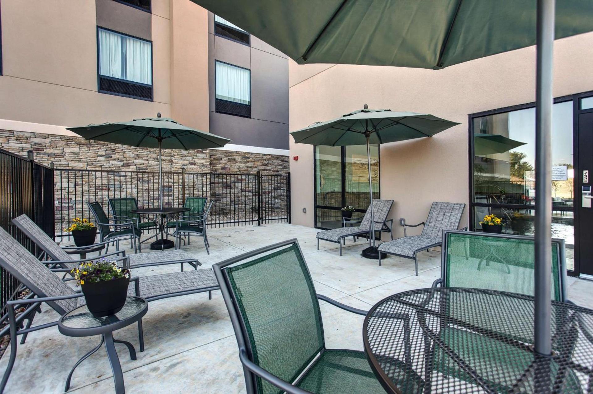 Hampton Inn & Suites-Wichita/Airport, KS photo 3