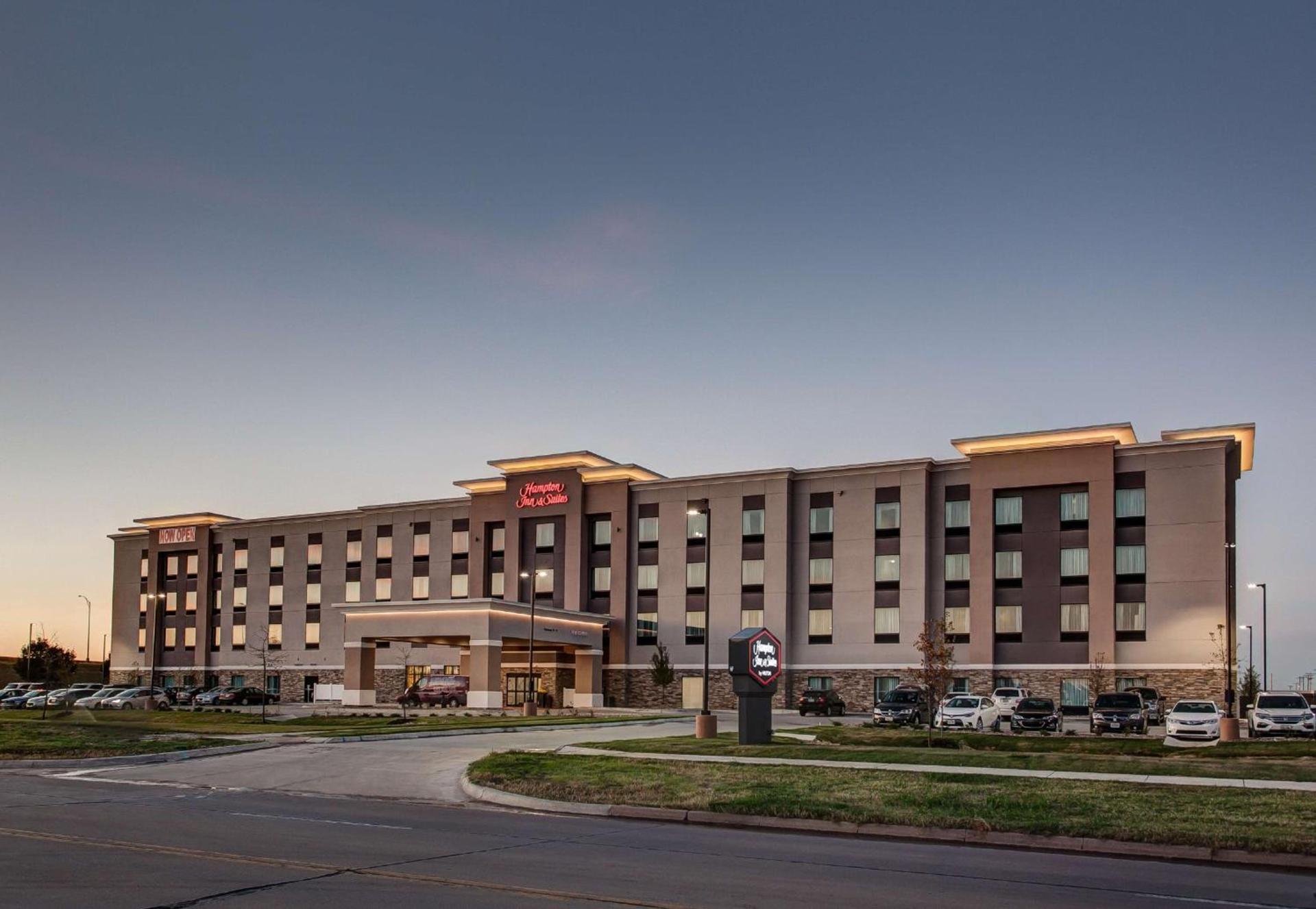 Hampton Inn & Suites-Wichita/Airport, KS photo 1