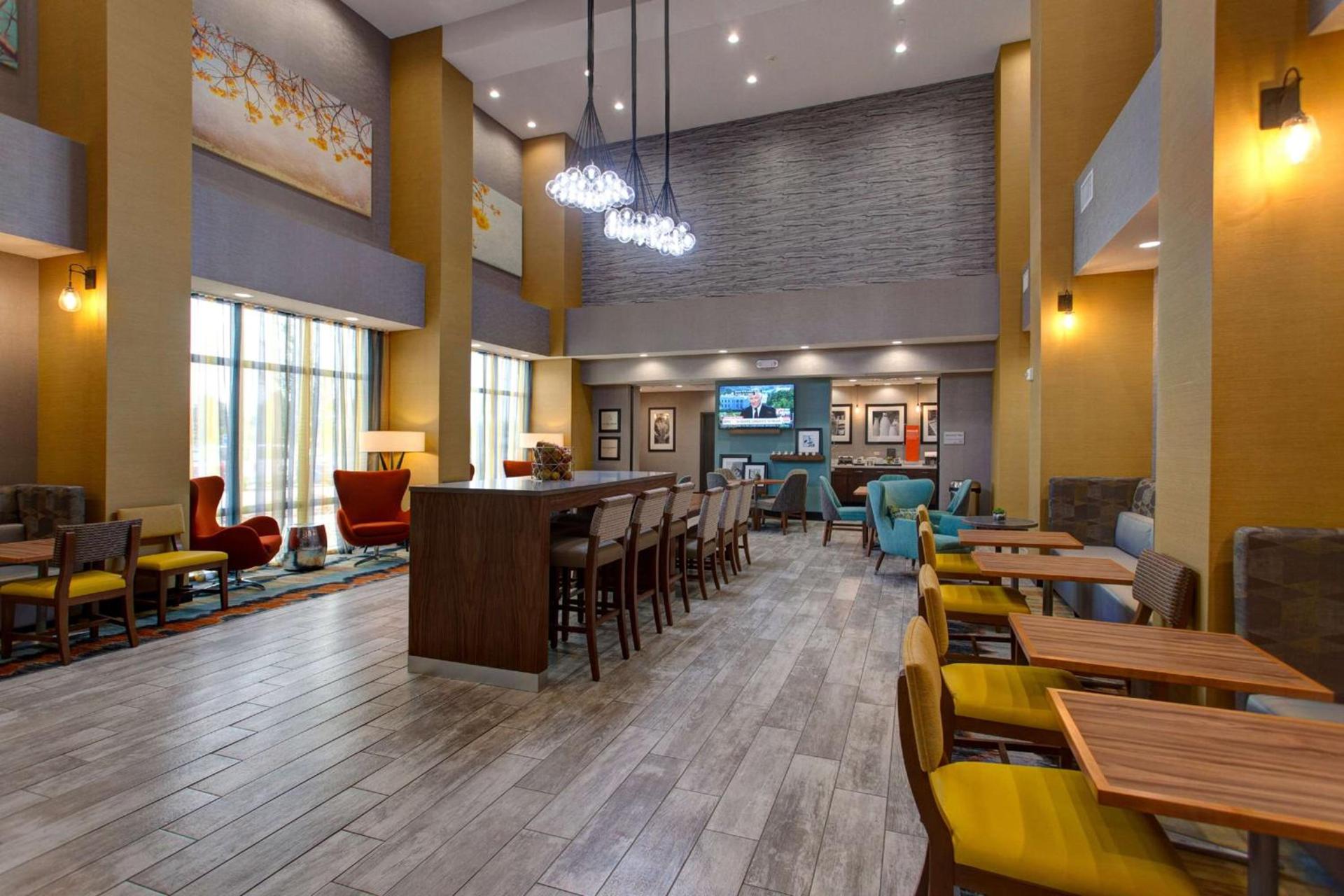 Hampton Inn & Suites-Wichita/Airport, KS photo 6