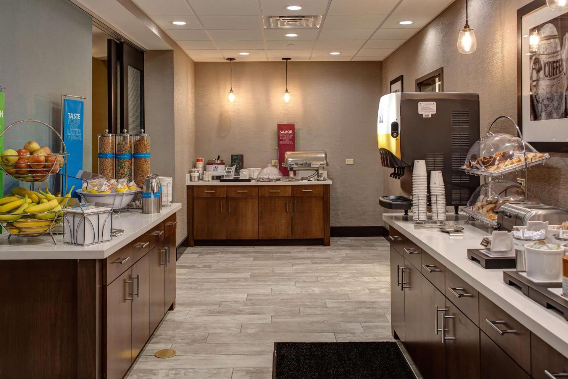 Hampton Inn & Suites-Wichita/Airport, KS photo 11