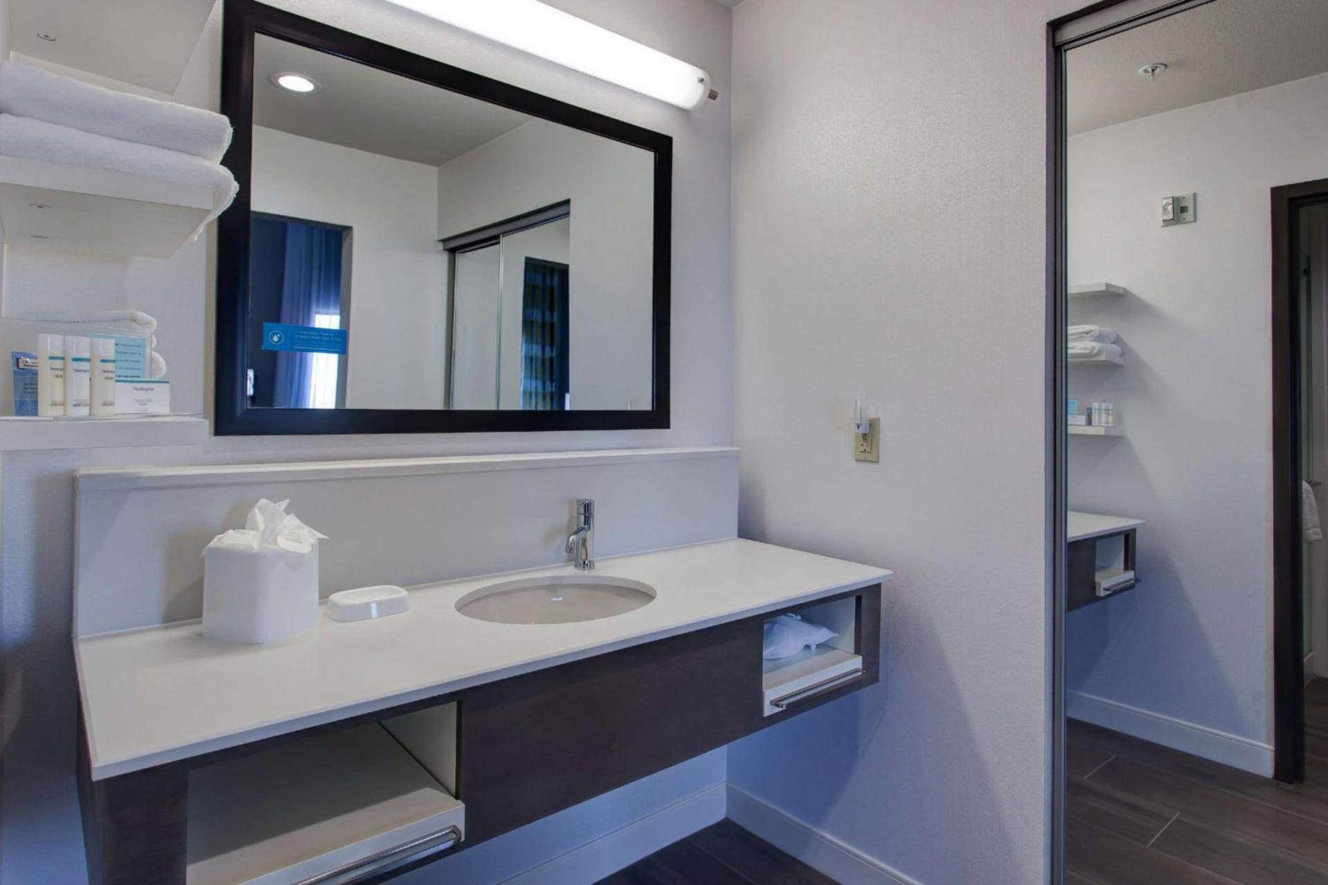 Hampton Inn & Suites-Wichita/Airport, KS photo 19