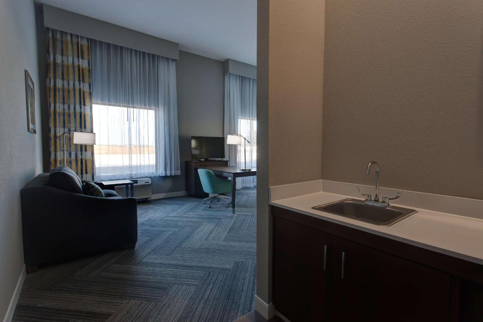 Hampton Inn & Suites-Wichita/Airport, KS photo 23