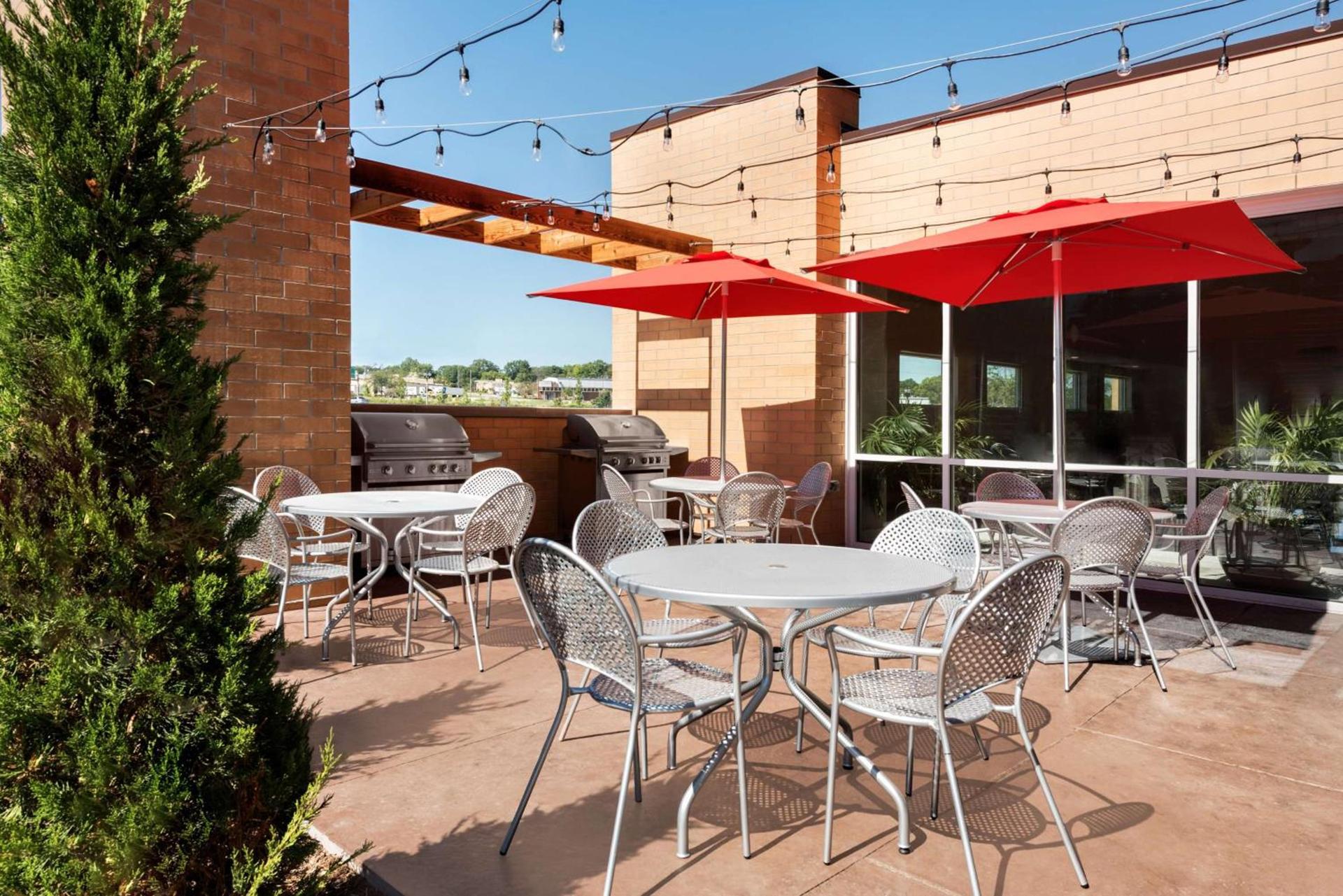 Home2 Suites By Hilton Menomonee Falls Milwaukee photo 3