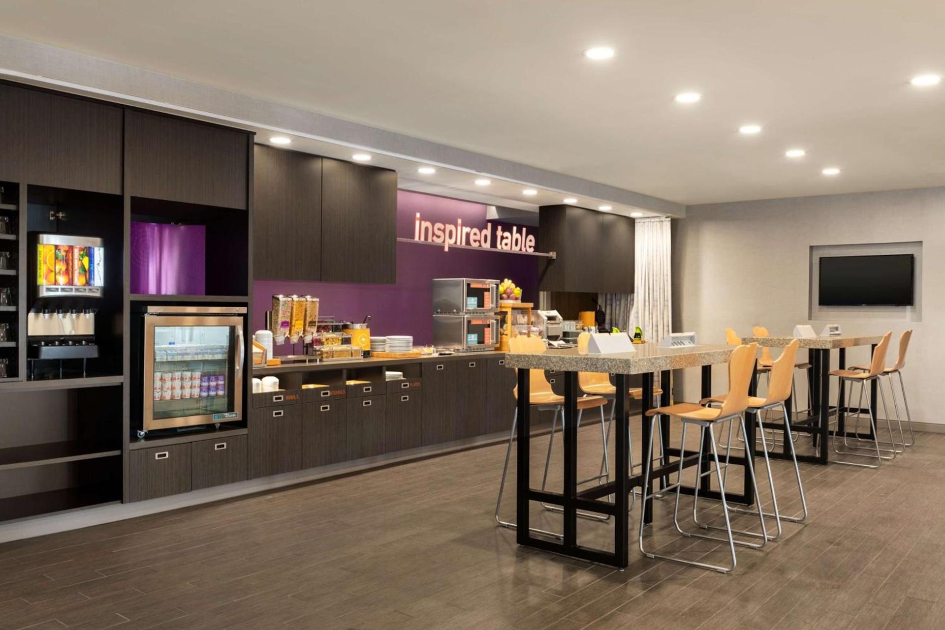 Home2 Suites By Hilton Menomonee Falls Milwaukee photo 12