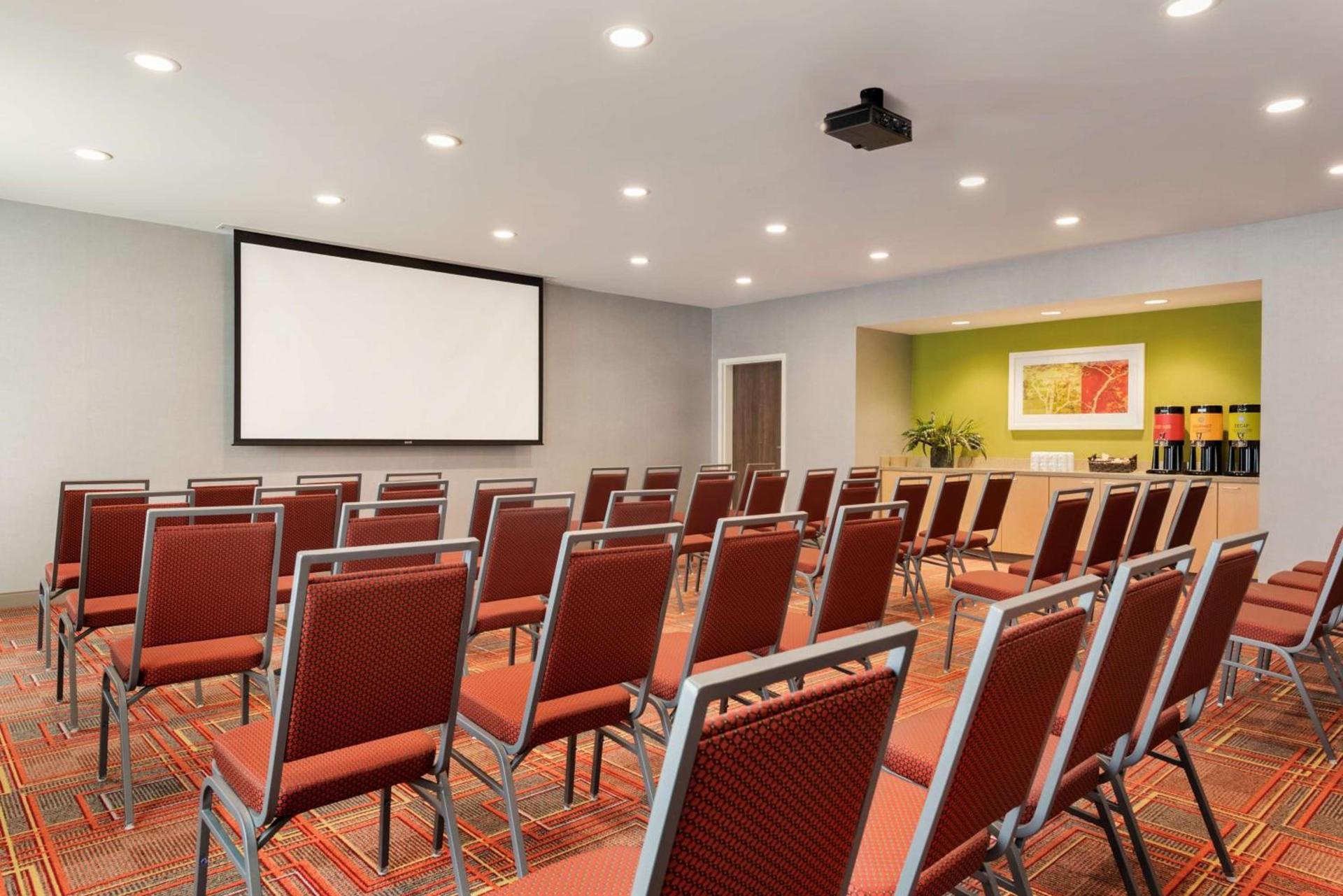 Home2 Suites By Hilton Menomonee Falls Milwaukee photo 31