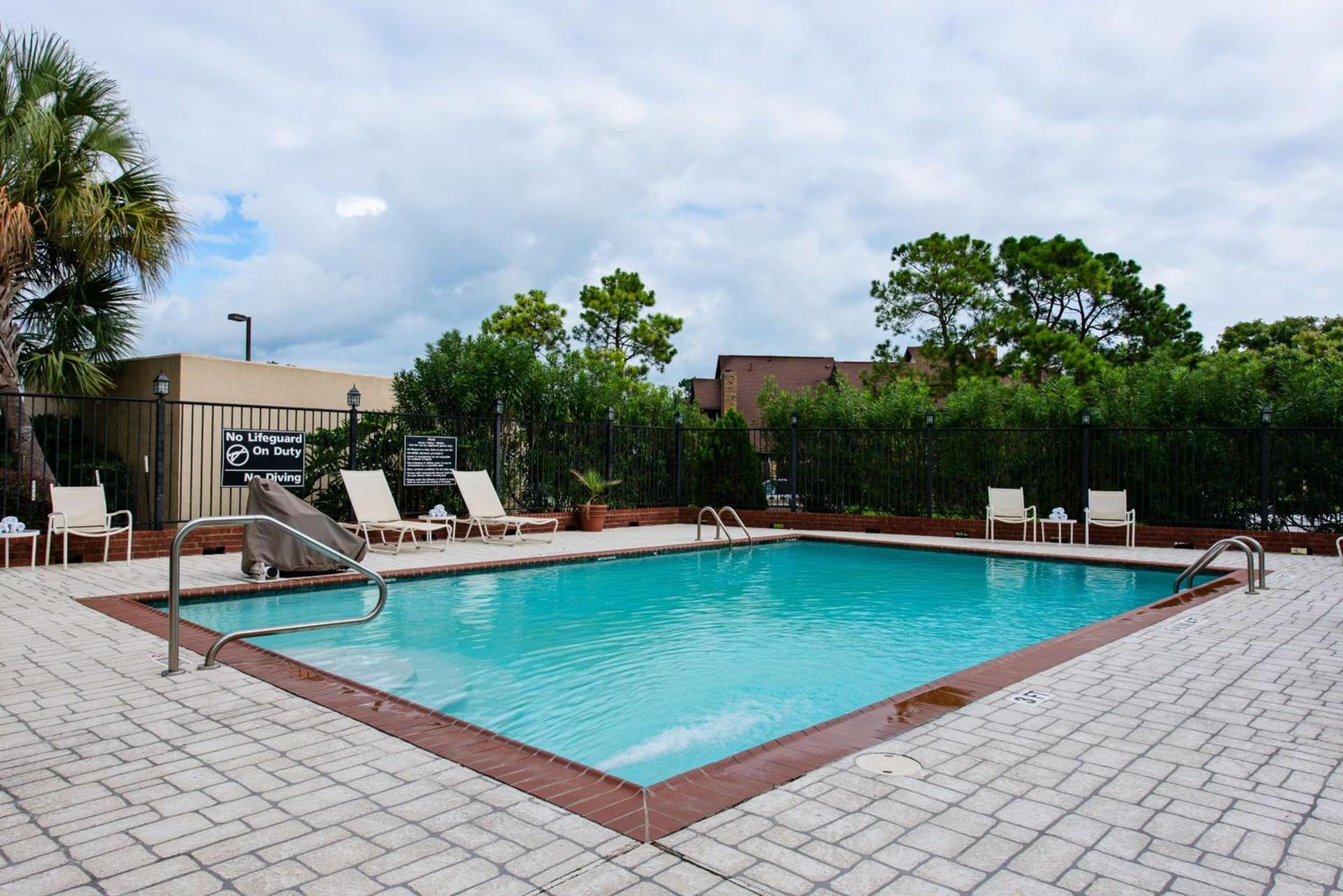 Hampton Inn & Suites Port Arthur photo 9