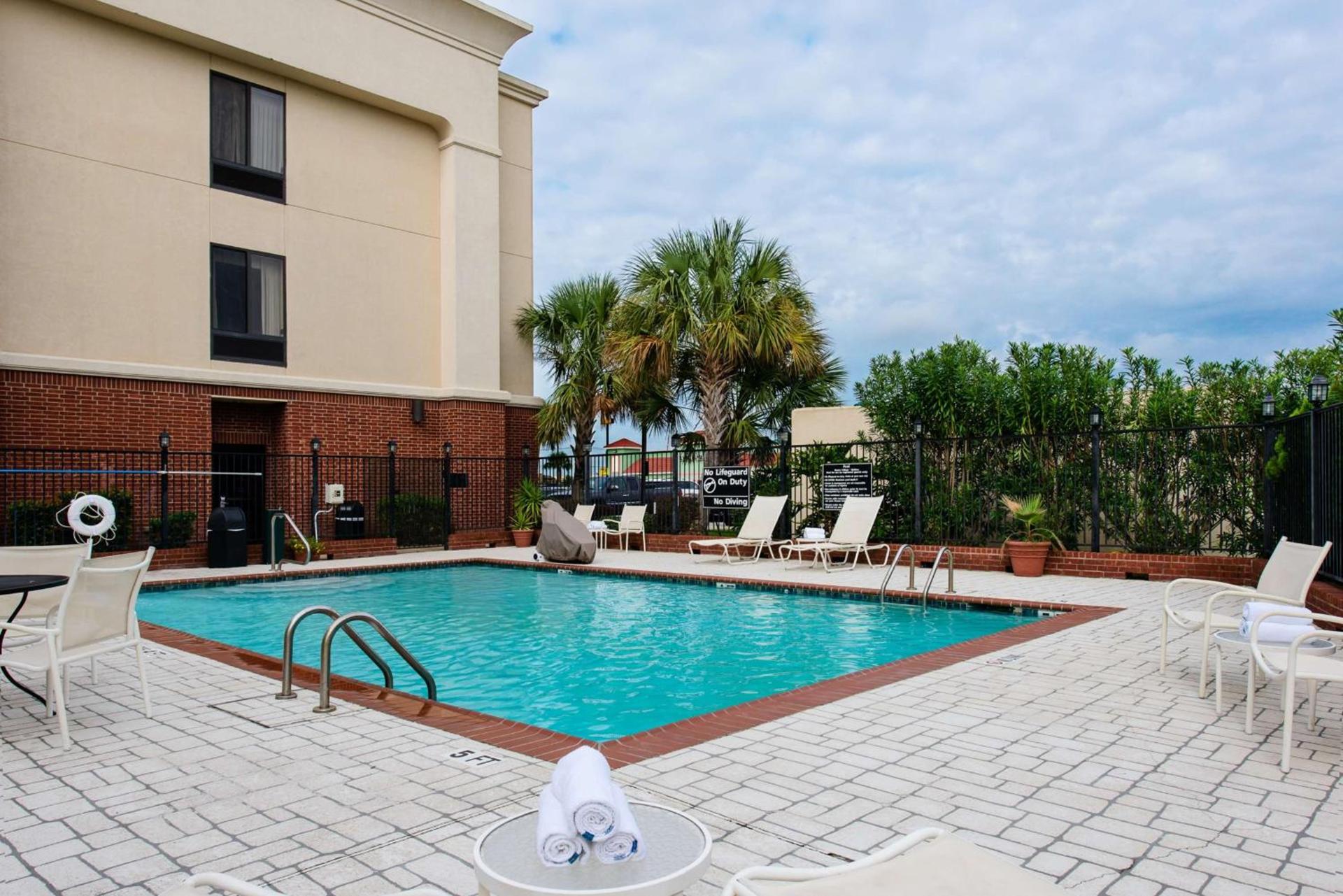 Hampton Inn & Suites Port Arthur photo 10