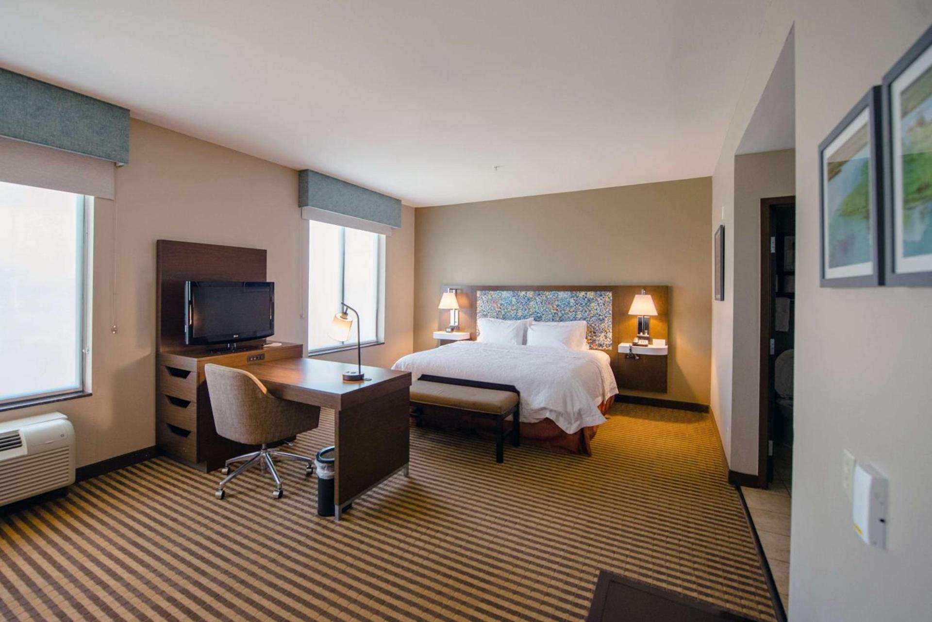 Hampton Inn & Suites Port Arthur photo 18