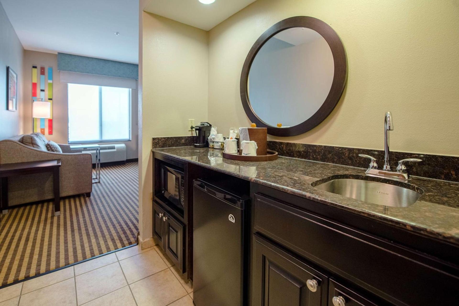 Hampton Inn & Suites Port Arthur photo 22