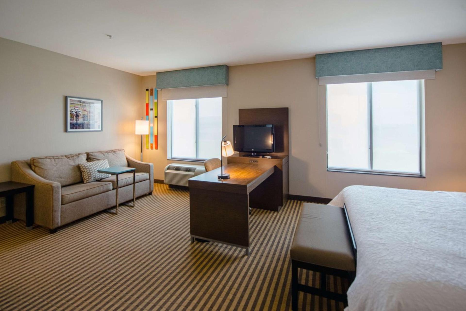 Hampton Inn & Suites Port Arthur photo 21