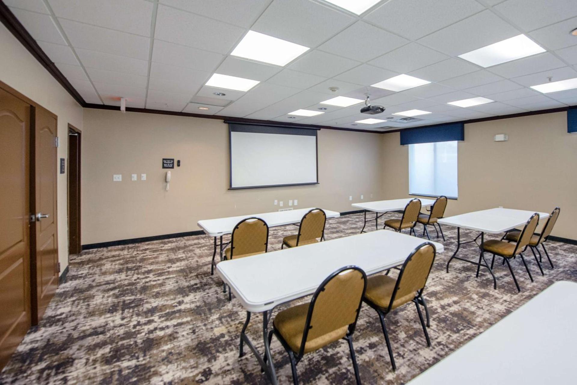 Hampton Inn & Suites Port Arthur photo 23