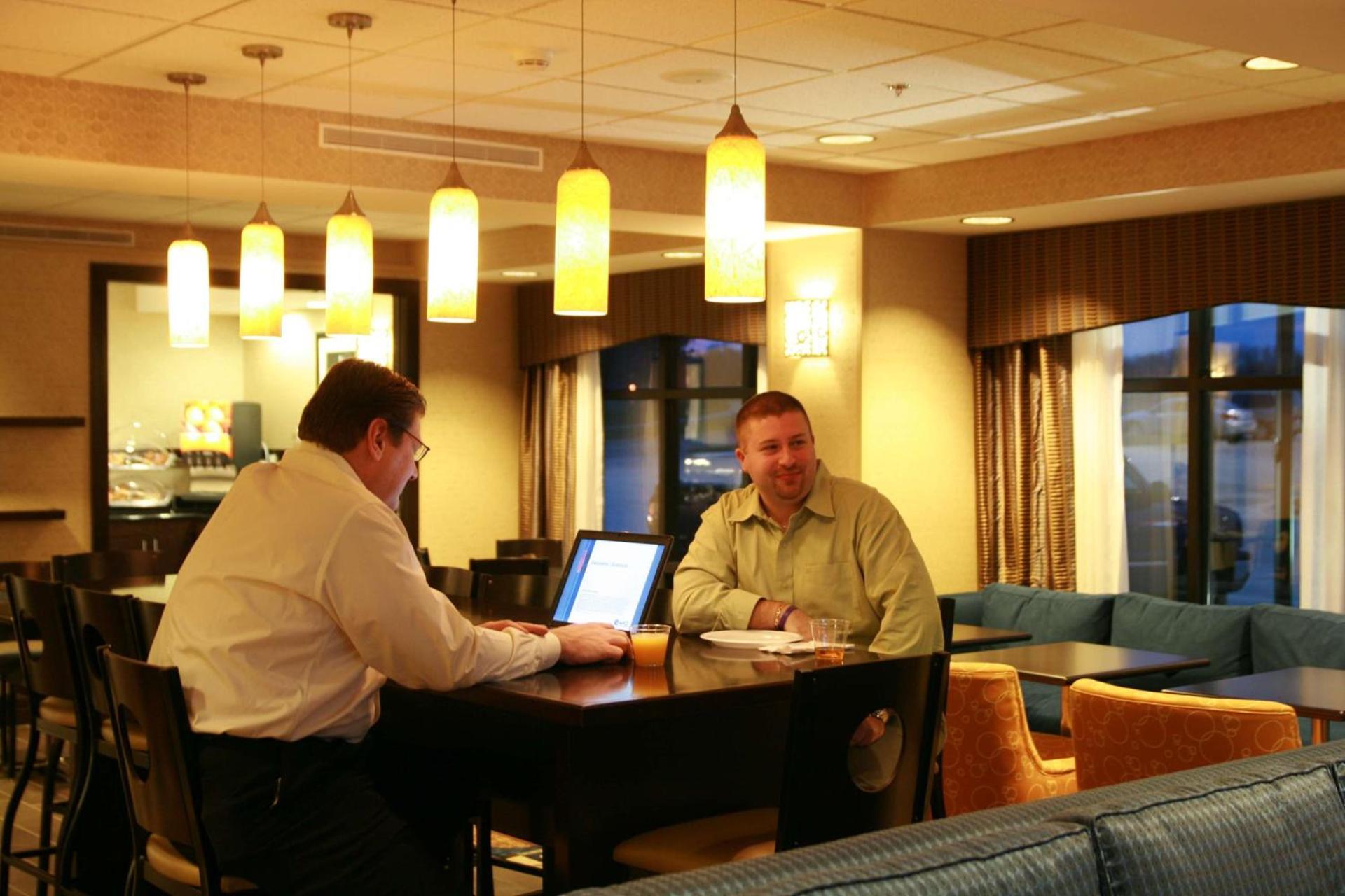 Hampton Inn Topeka photo 3