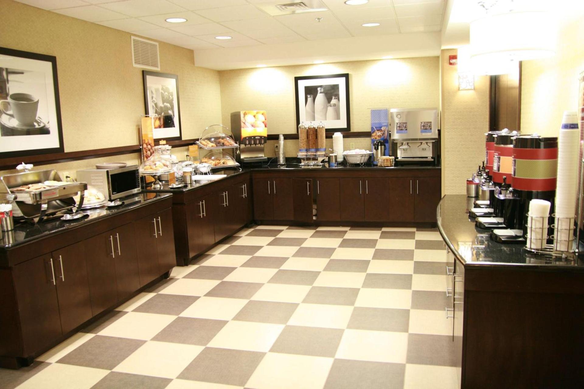 Hampton Inn Topeka photo 9