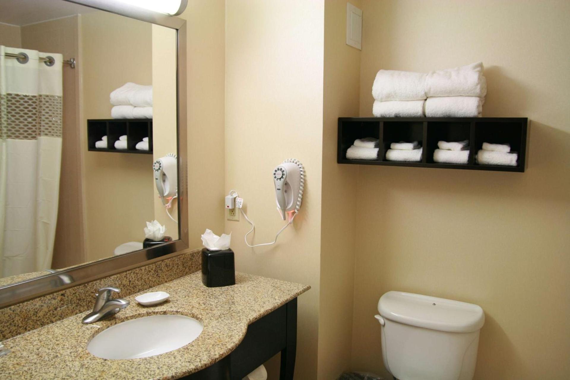 Hampton Inn Topeka photo 20