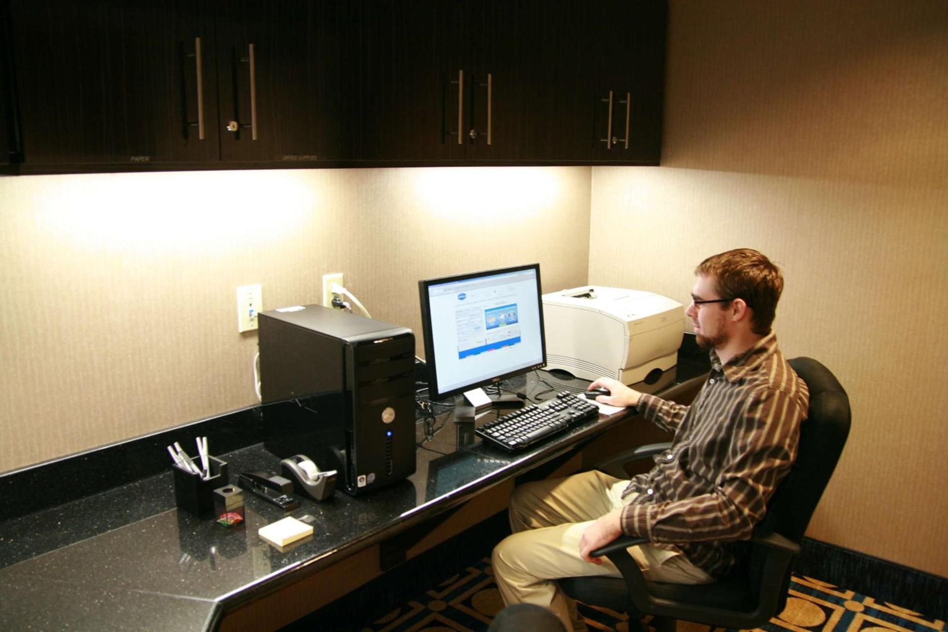 Hampton Inn Topeka photo 28