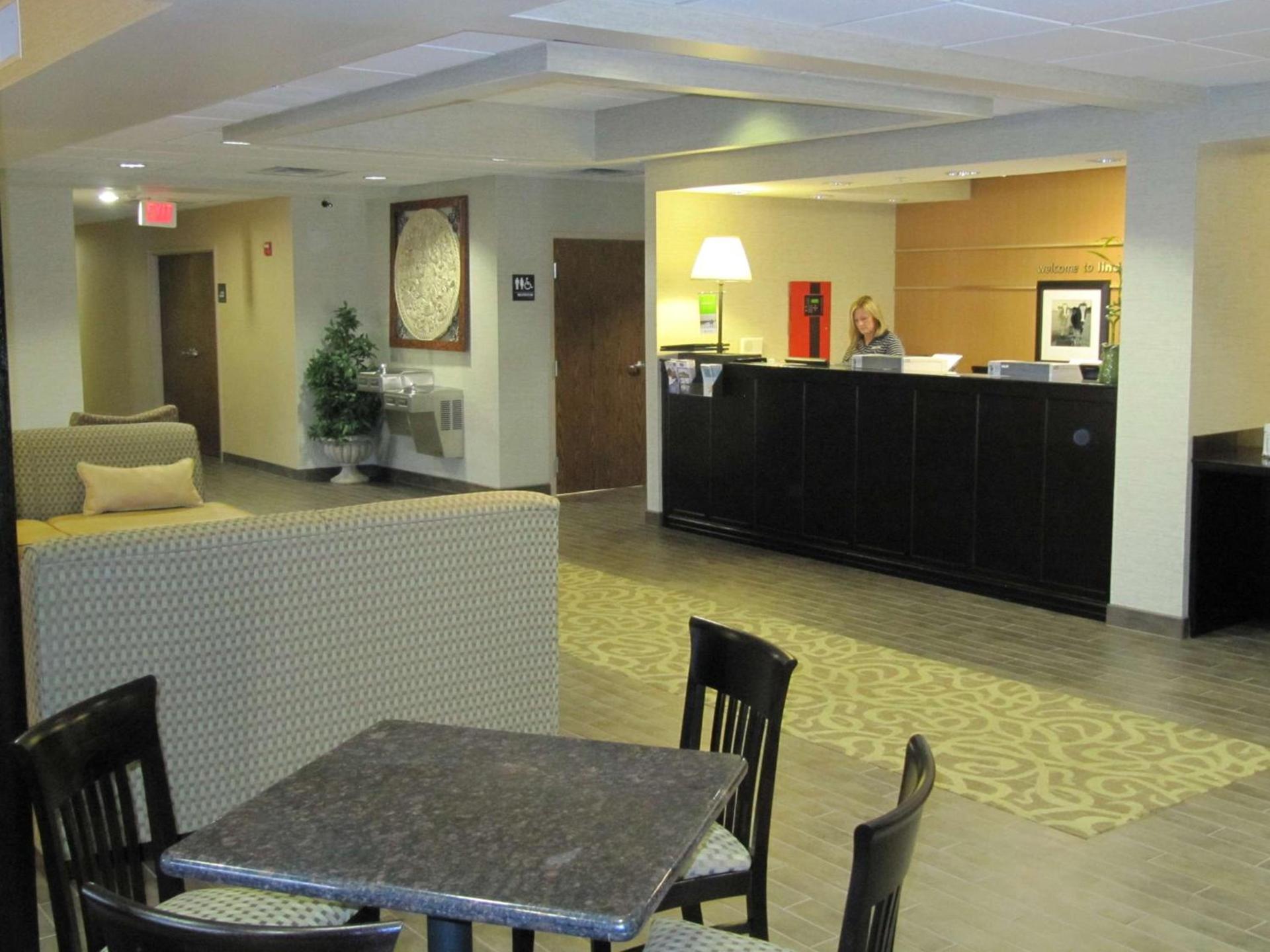 Hampton Inn Lindale/Tyler photo 6