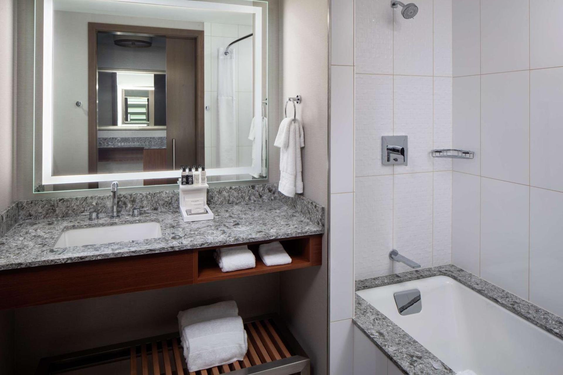 Hilton Rochester Mayo Clinic Area photo 23