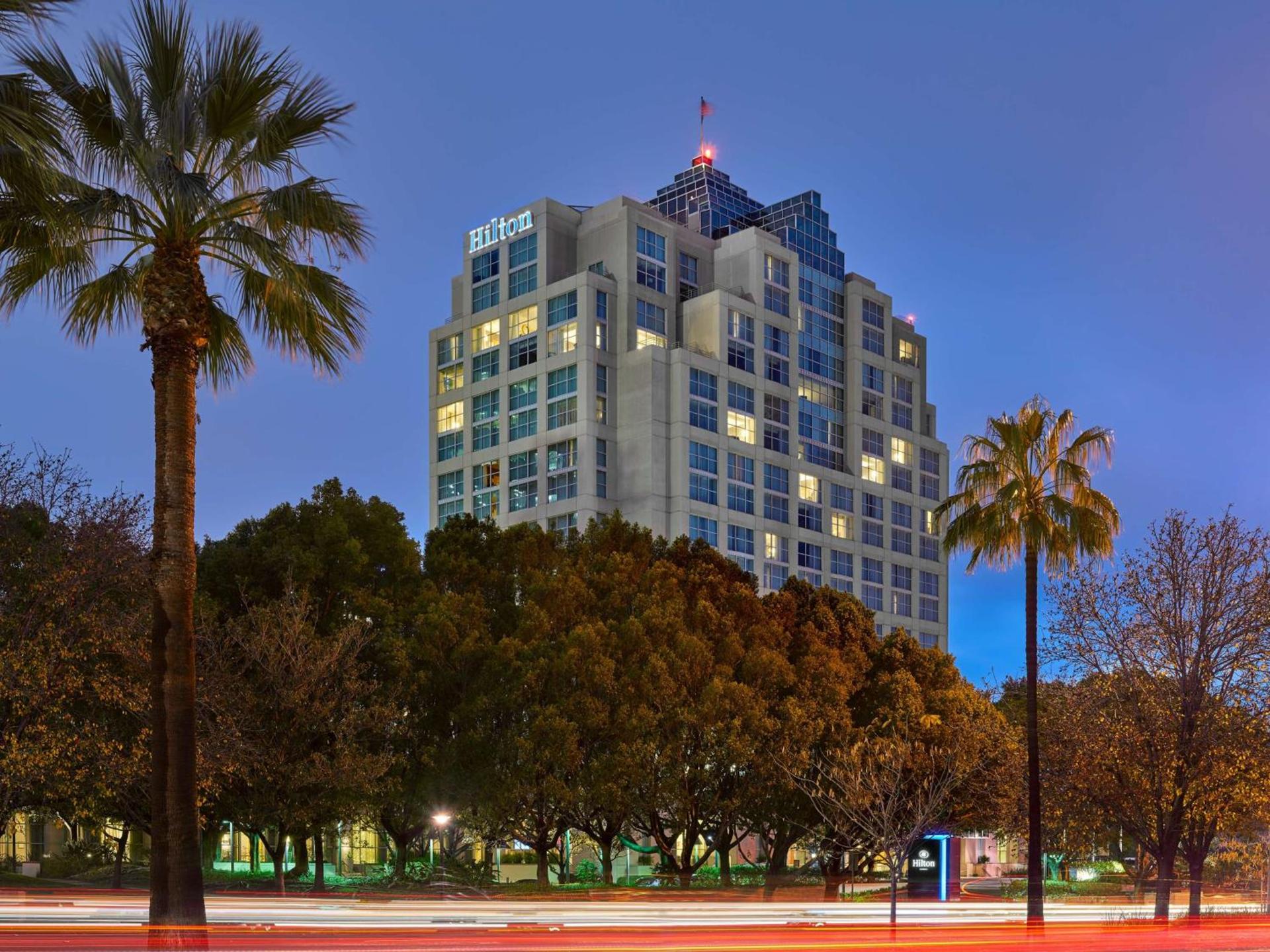 Hilton Los Angeles North-Glendale & Executive Meeting Center photo 3