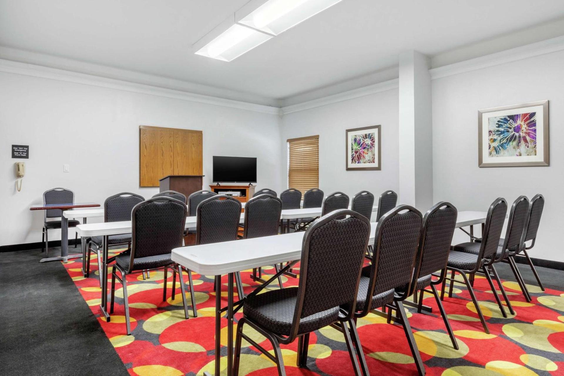 Hampton Inn Brookhaven photo 9