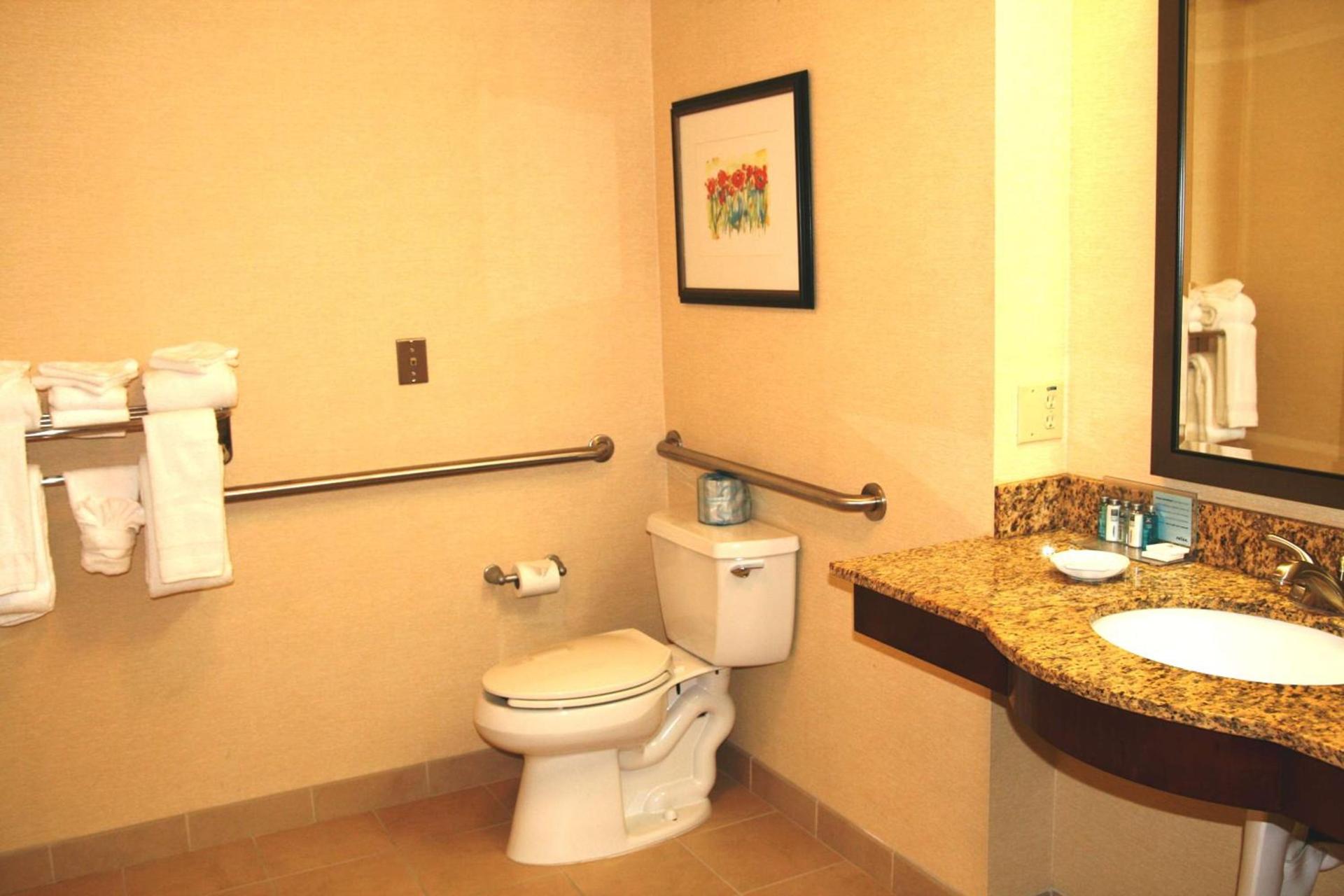 Hampton Inn & Suites Lancaster photo 13