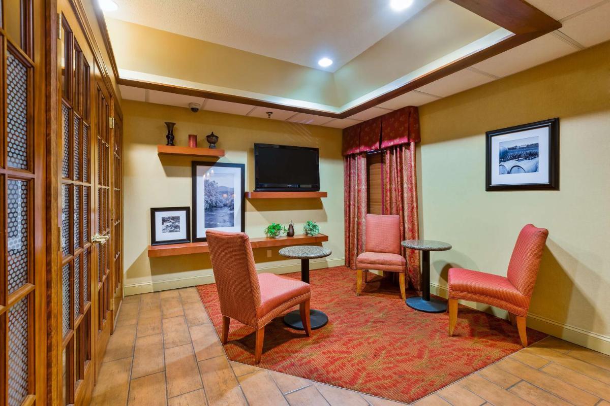 Hampton Inn Marion photo 13