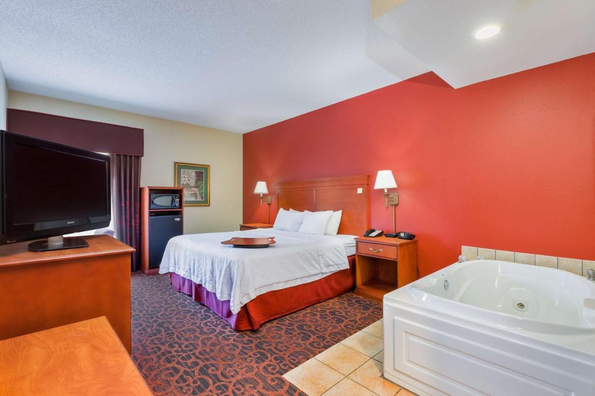 Hampton Inn Marion photo 15