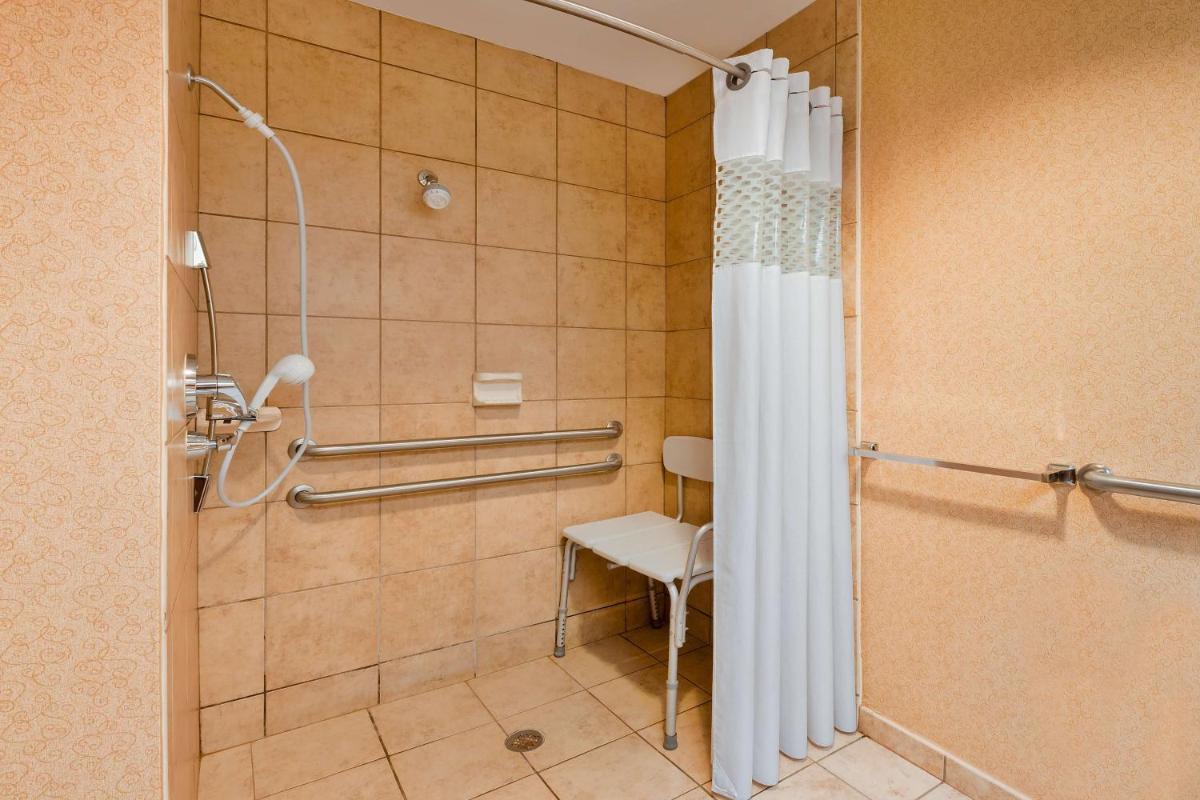 Hampton Inn Marion photo 16