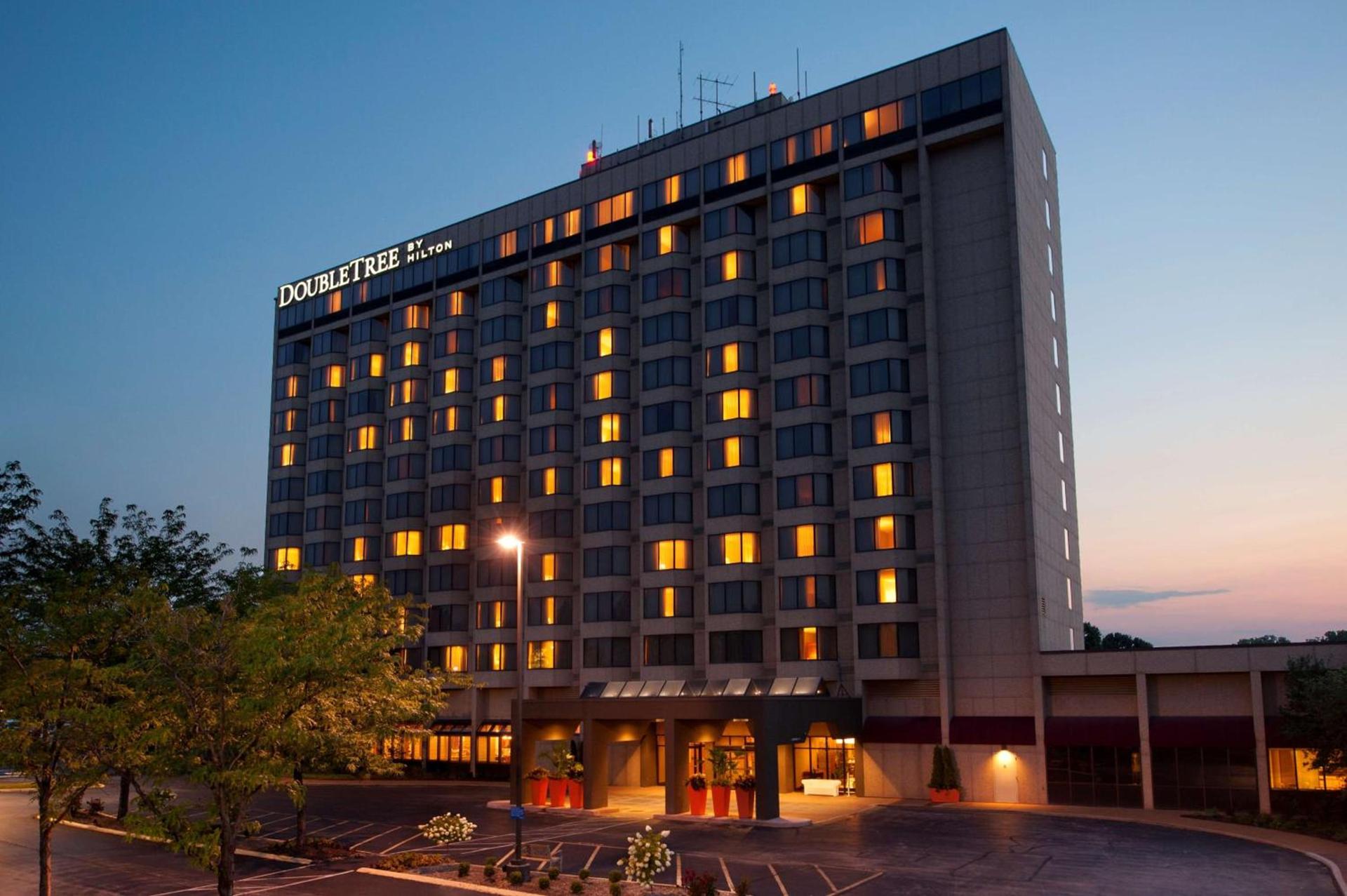 DoubleTree by Hilton Hotel St. Louis - Chesterfield photo 2
