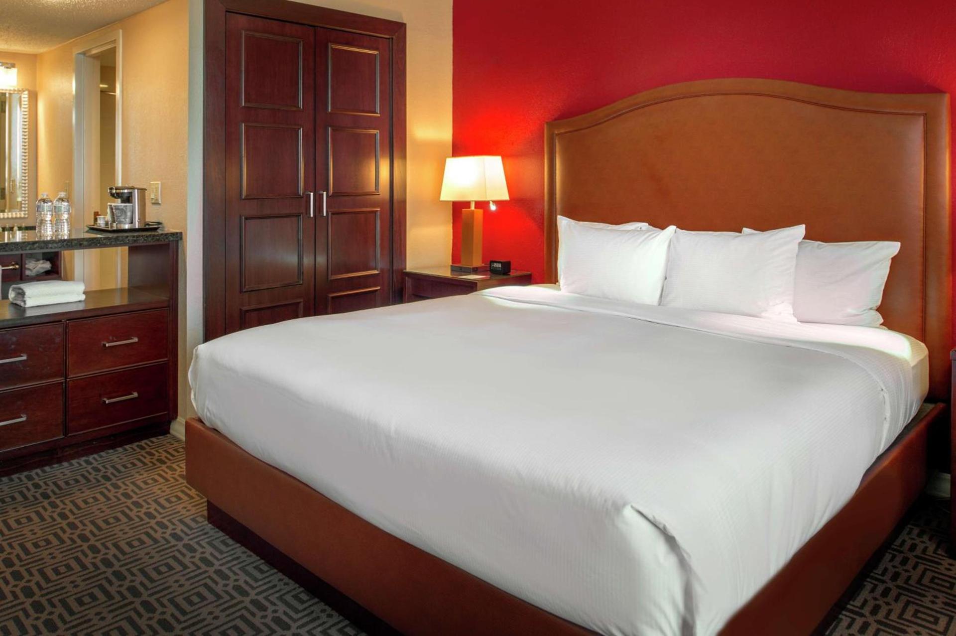 DoubleTree by Hilton Hotel St. Louis - Chesterfield photo 28