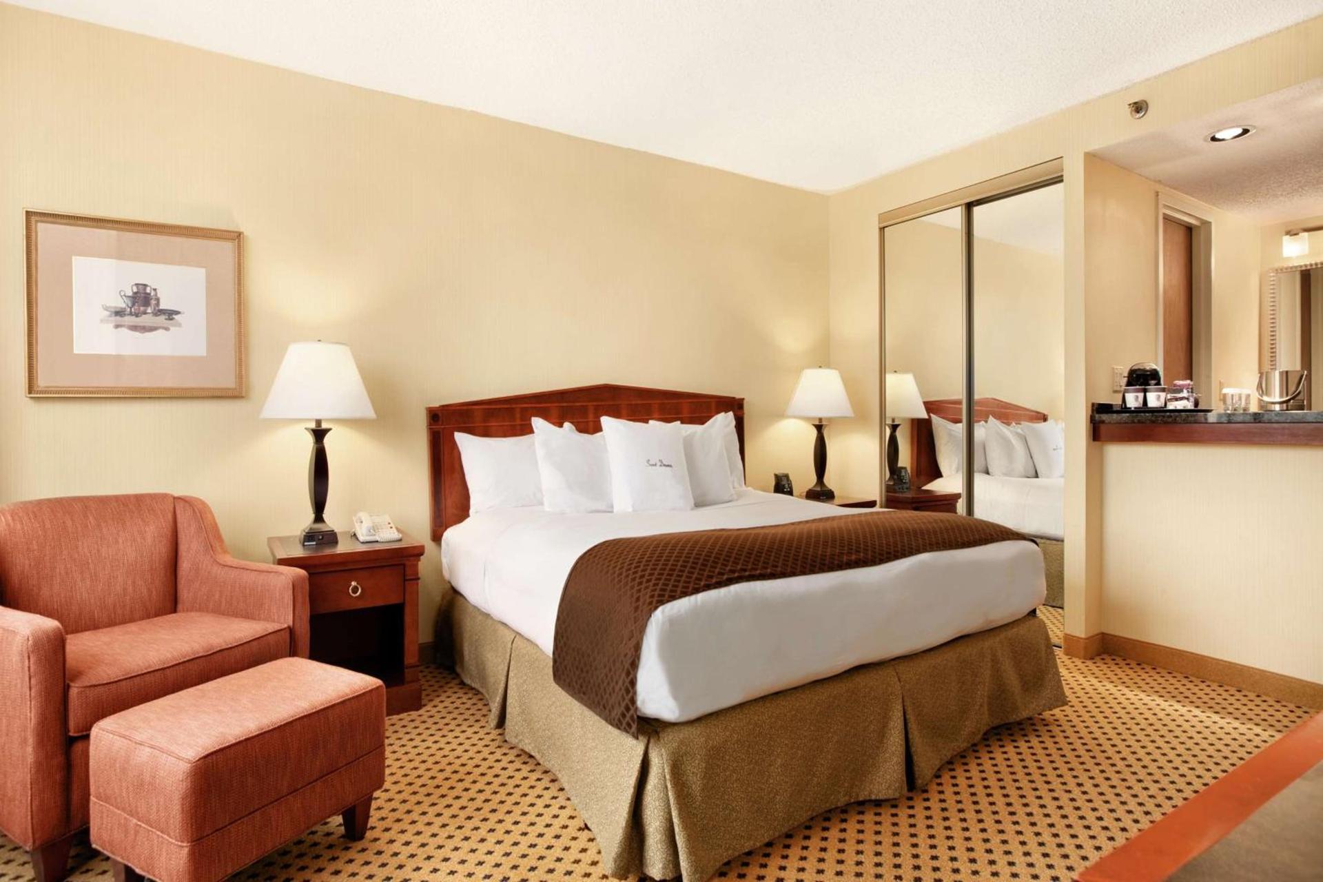 DoubleTree by Hilton Hotel St. Louis - Chesterfield photo 35