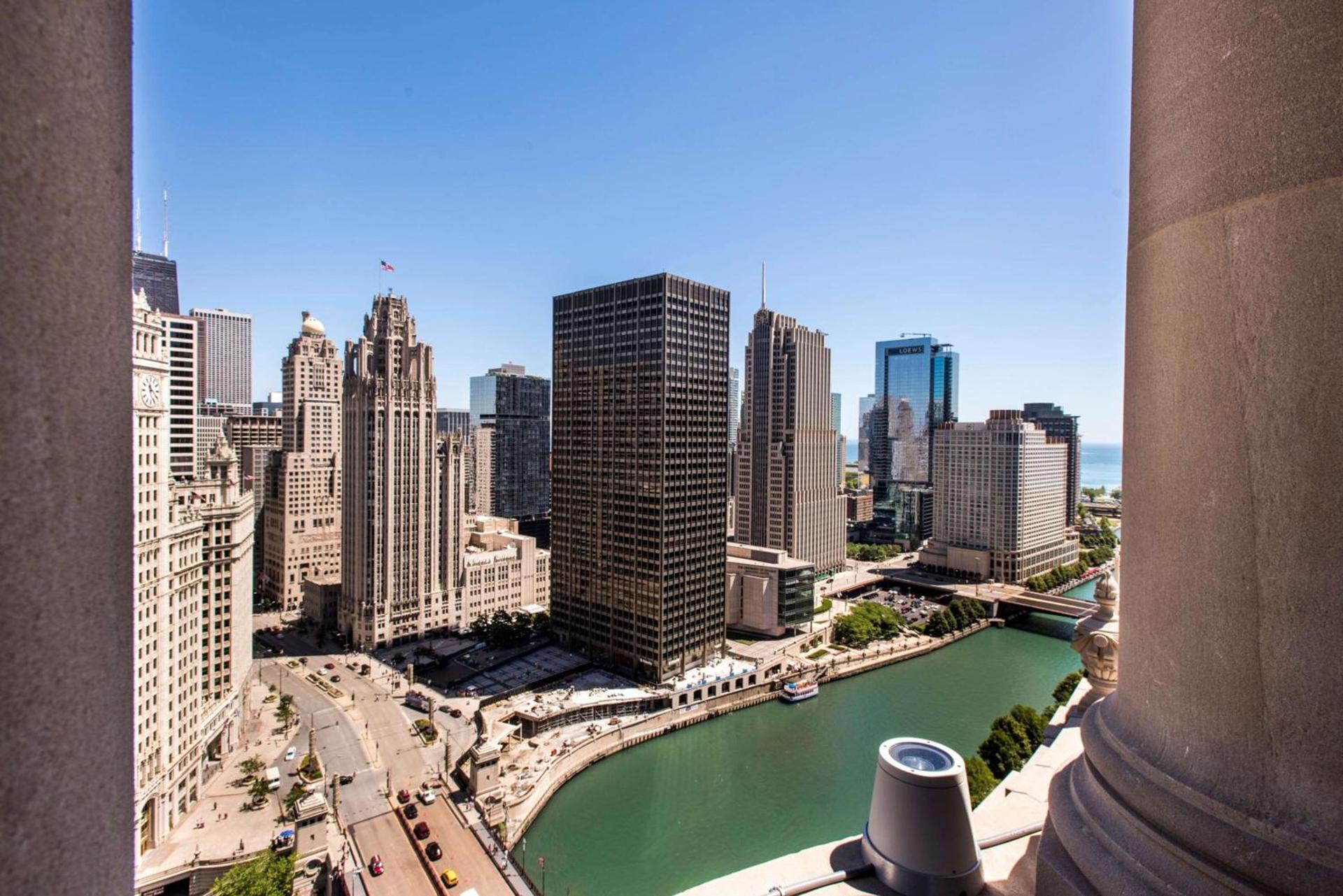 LondonHouse Chicago, Curio Collection by Hilton photo 13