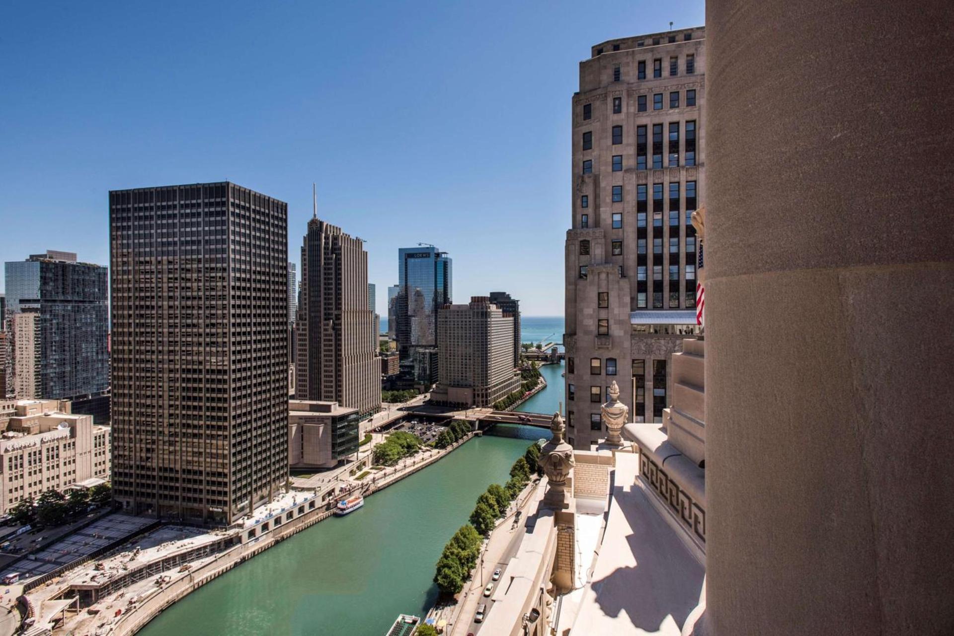 LondonHouse Chicago, Curio Collection by Hilton photo 27